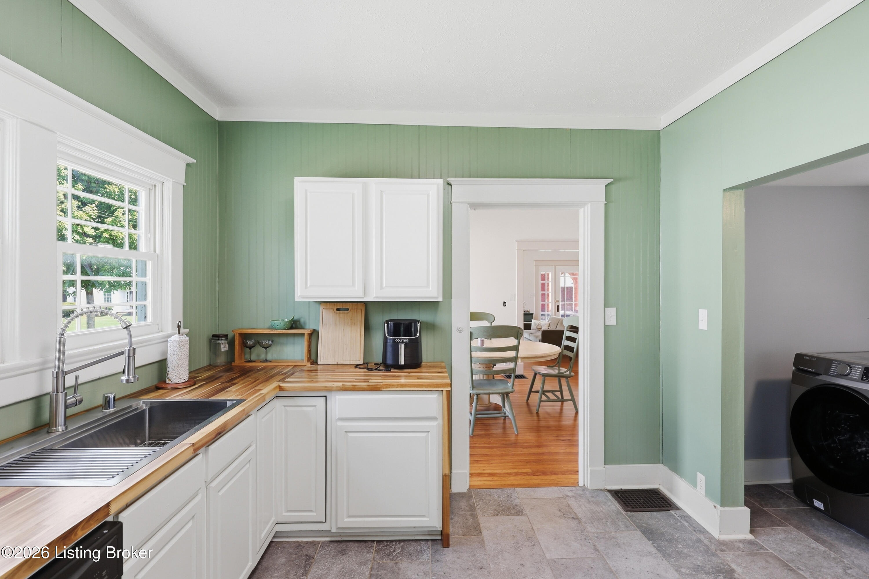 108 1st St Property Photo 19