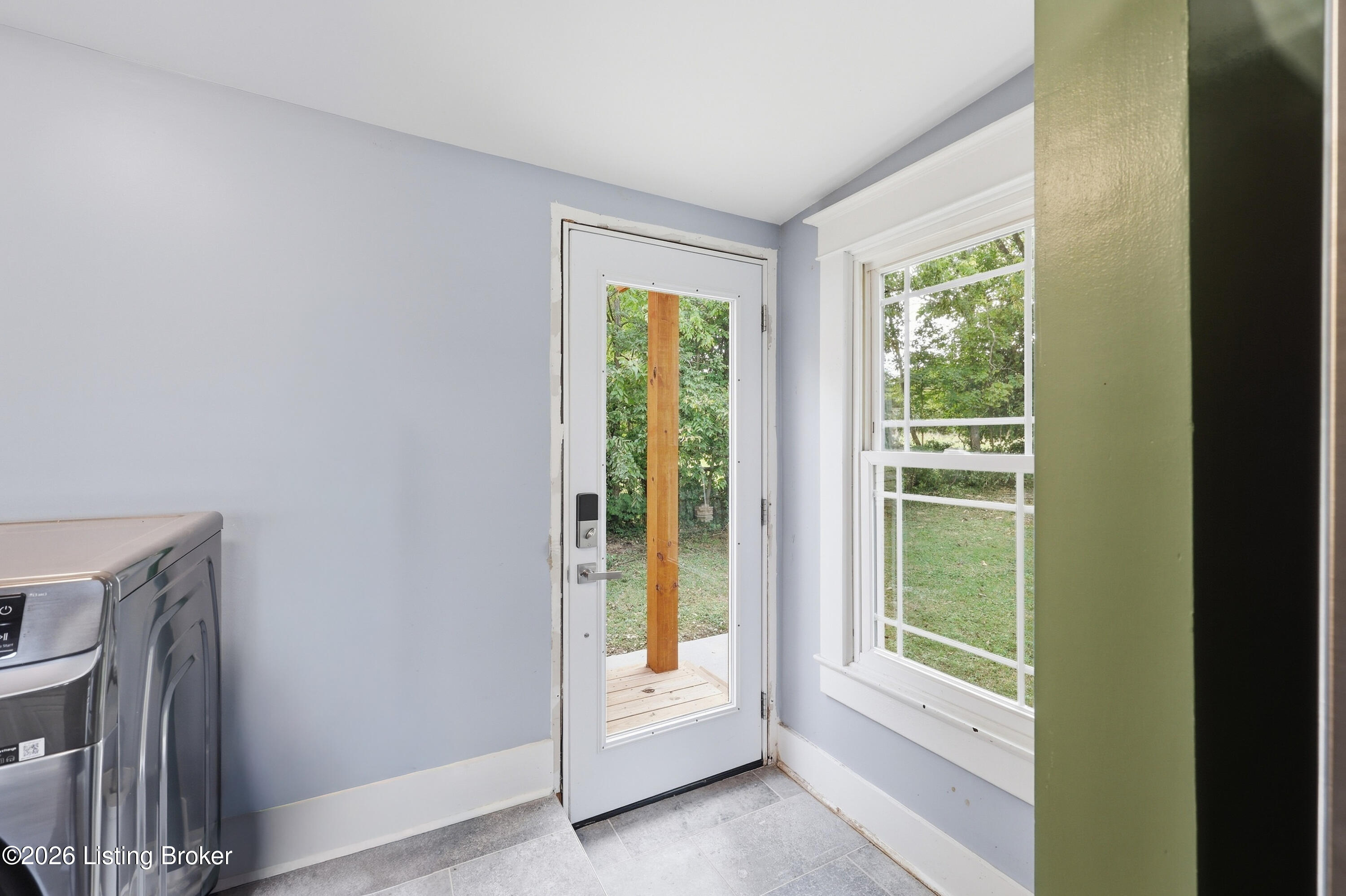 108 1st St Property Photo 24