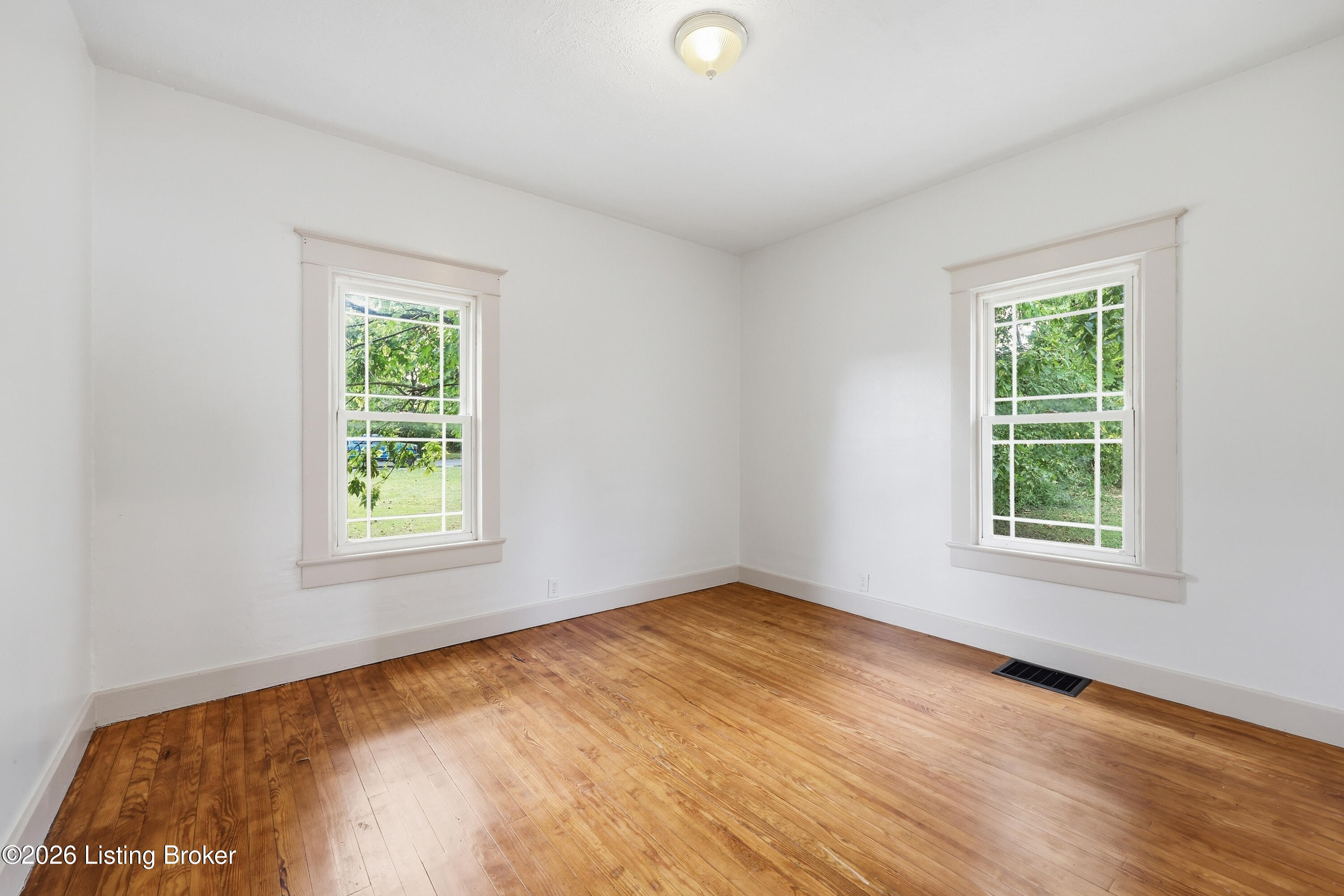 108 1st St Property Photo 25