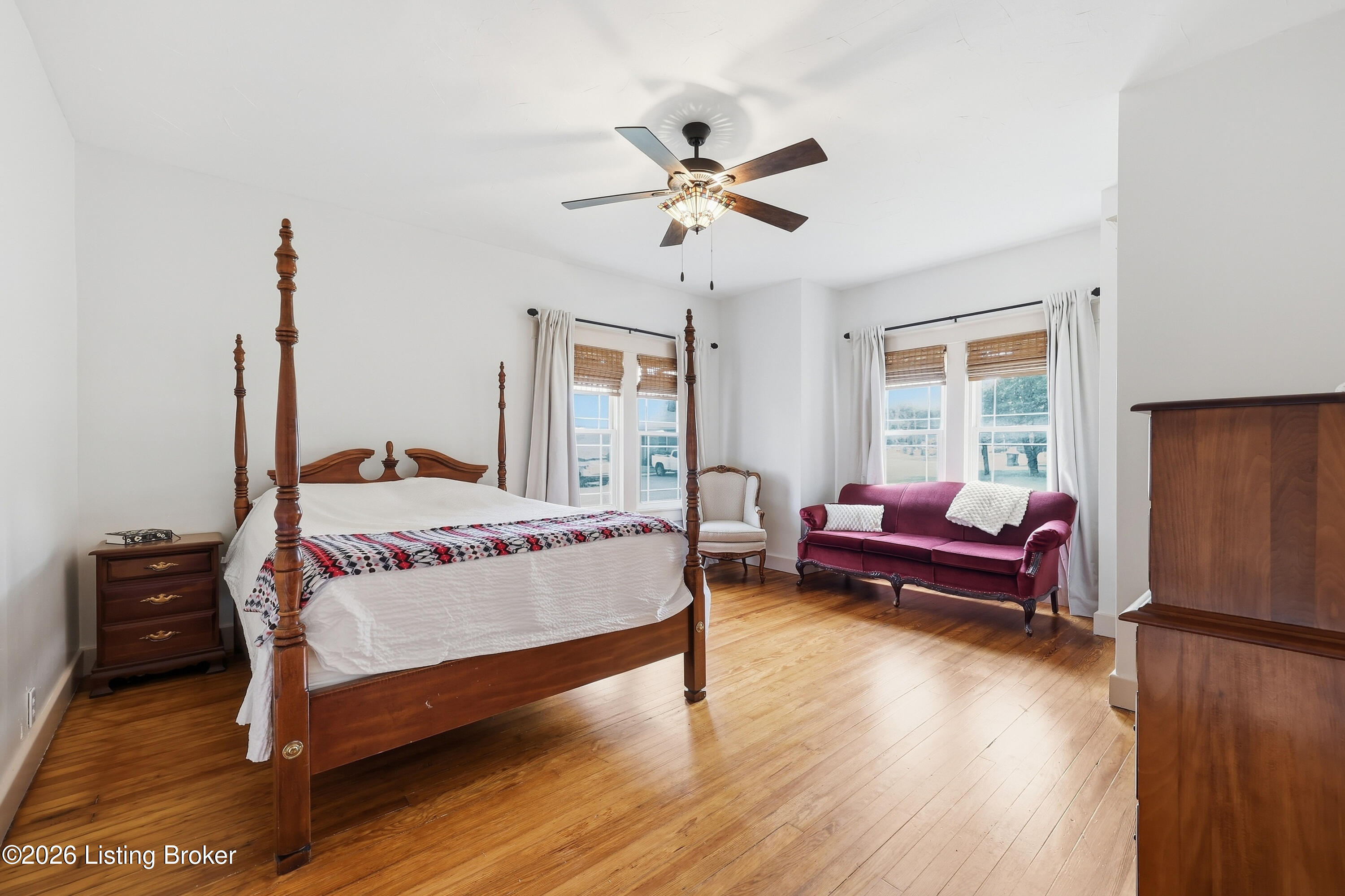 108 1st St Property Photo 28