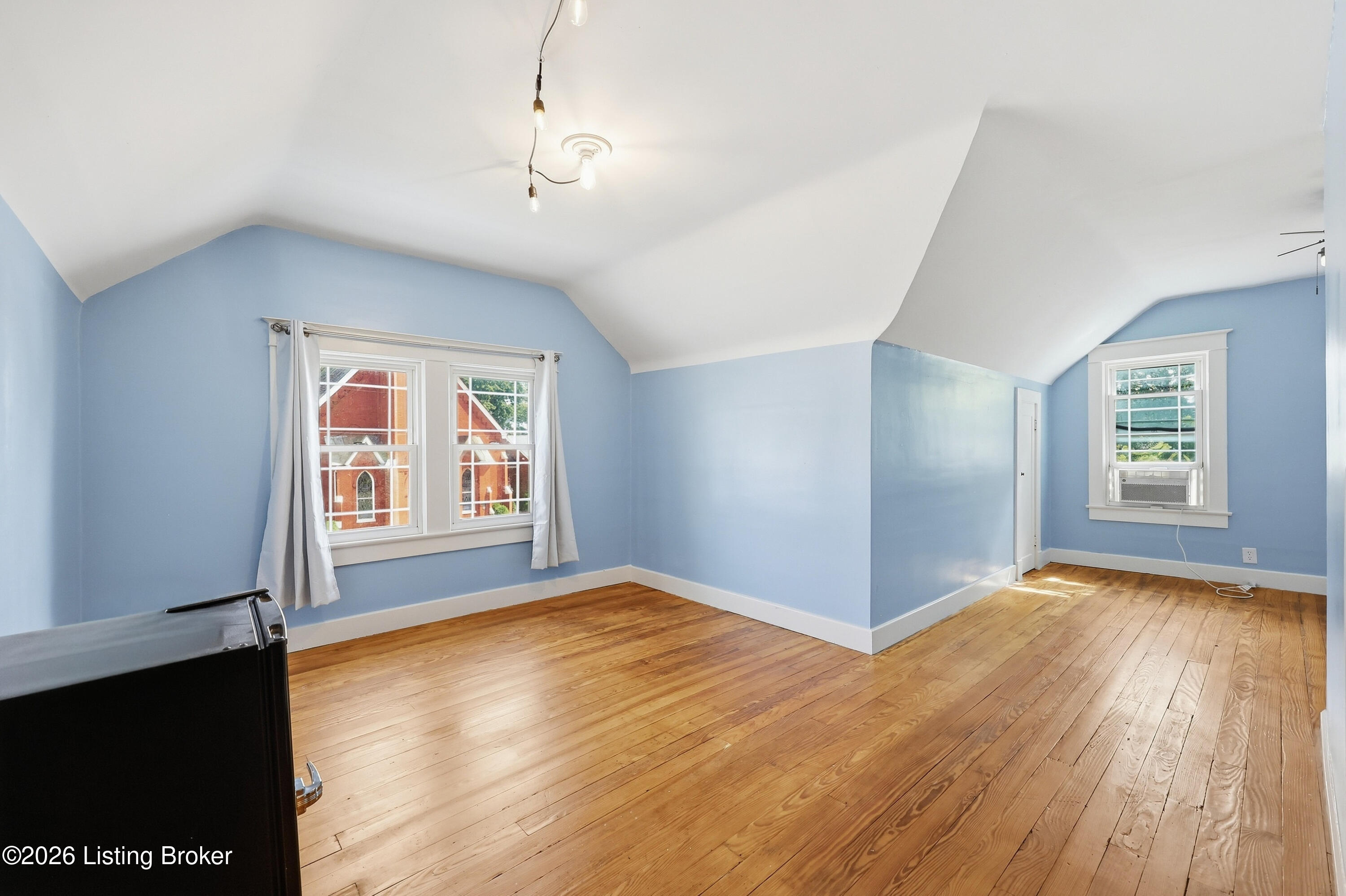 108 1st St Property Photo 33