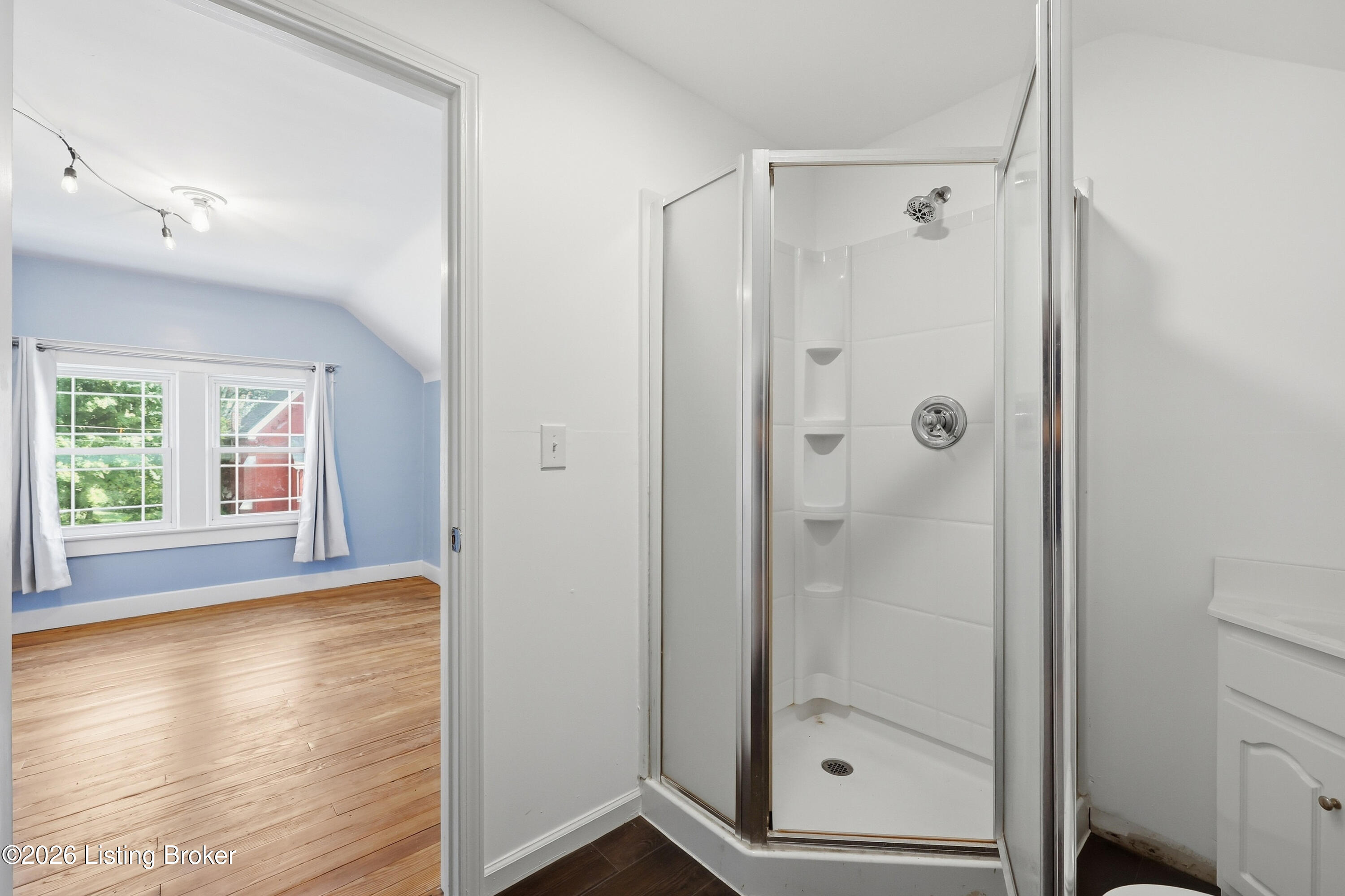 108 1st St Property Photo 40