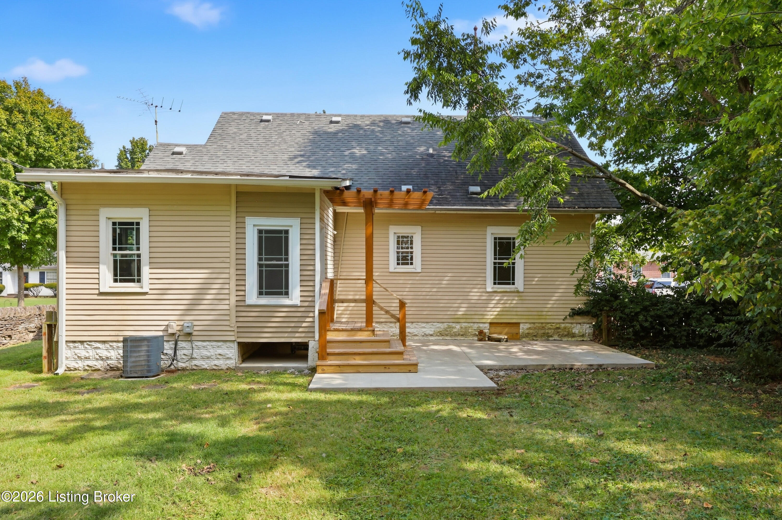 108 1st St Property Photo 47