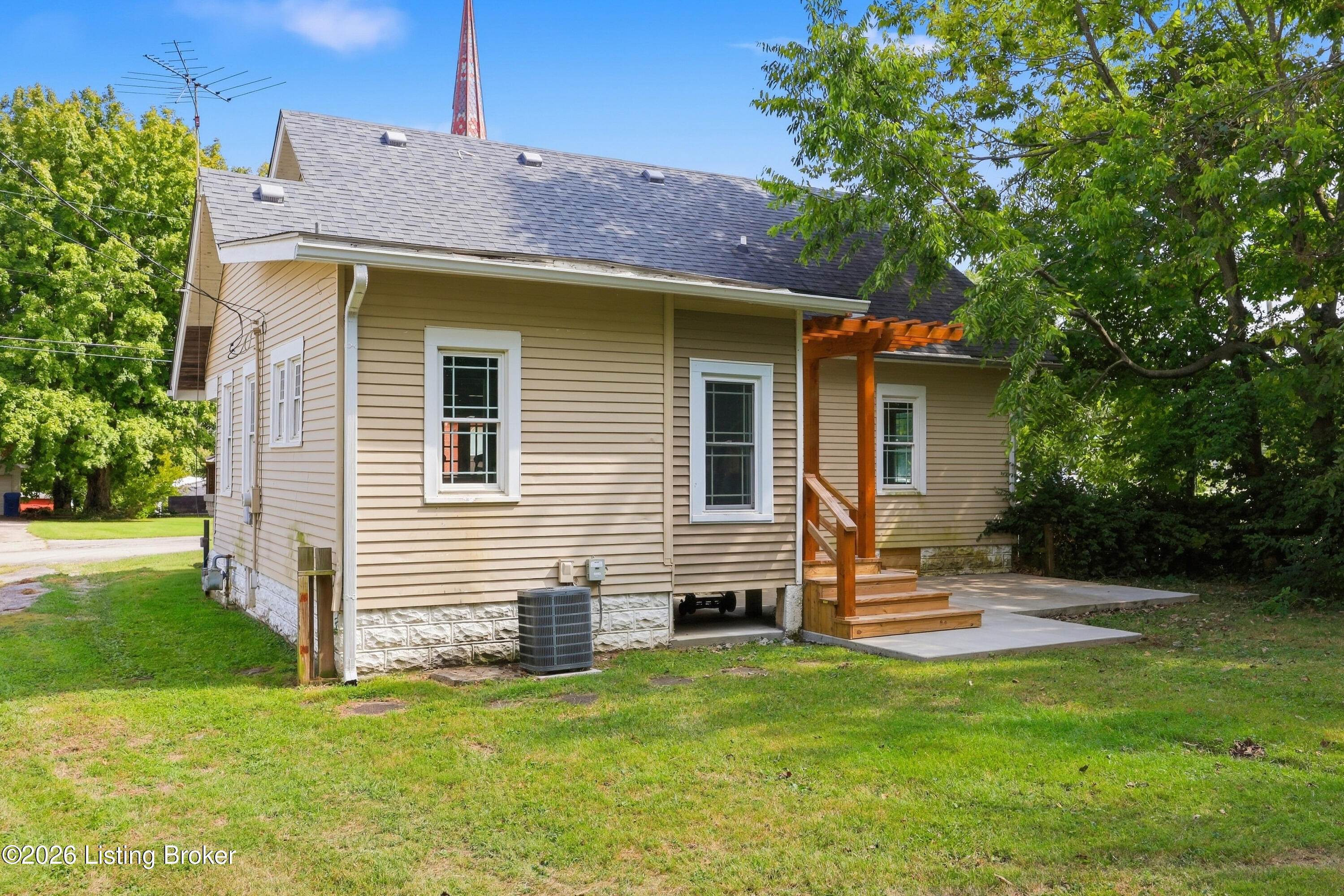 108 1st St Property Photo 48
