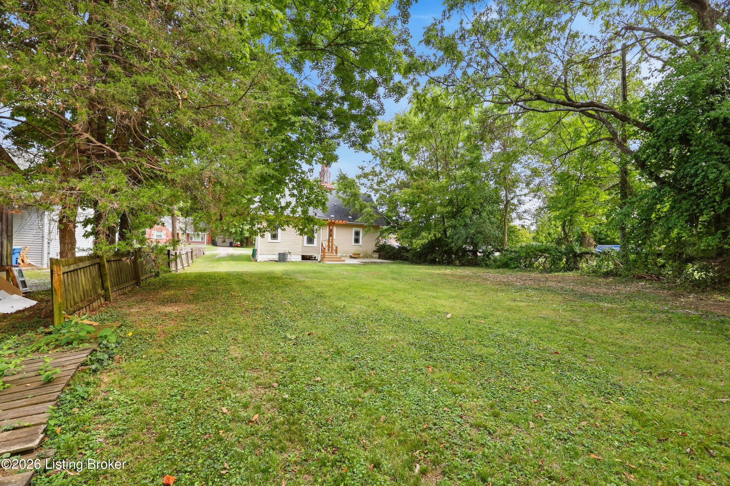 108 1st St Property Photo 49