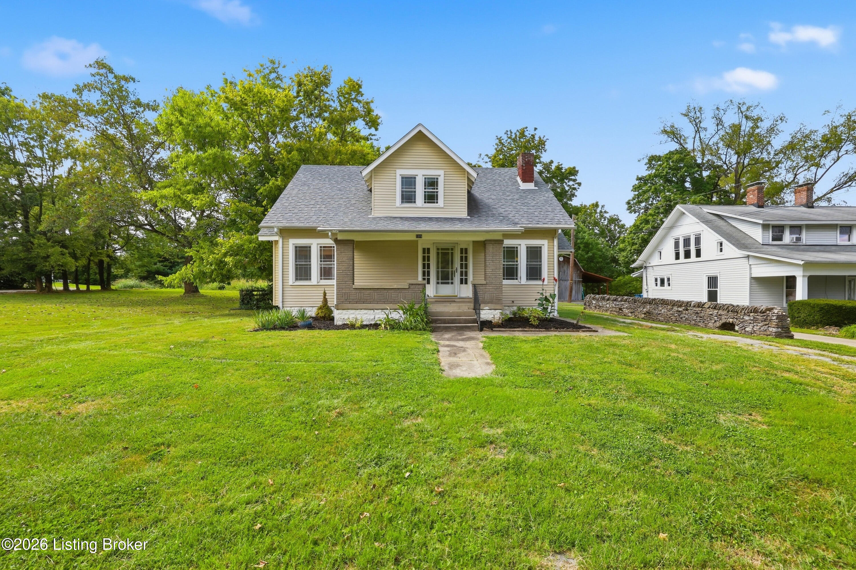 108 1st St Property Photo 53