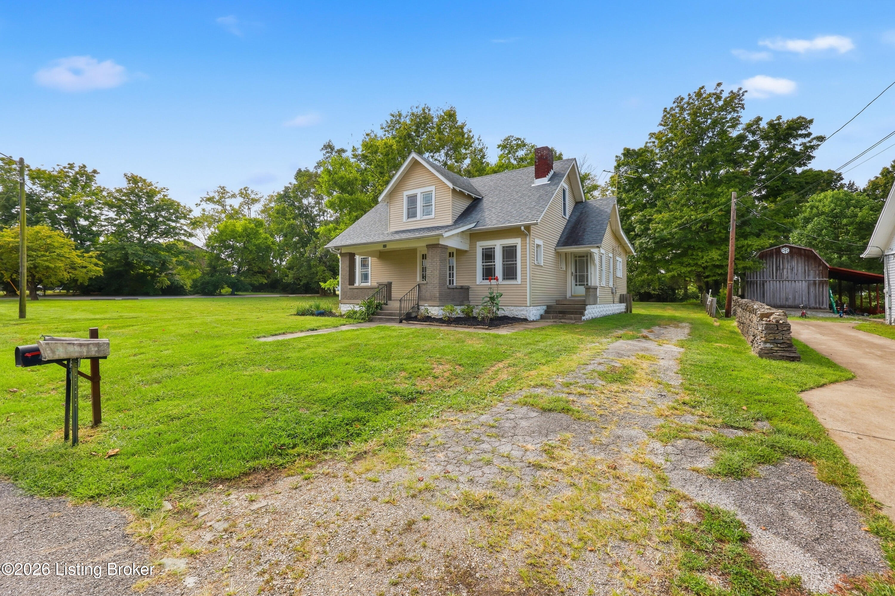 108 1st St Property Photo 54