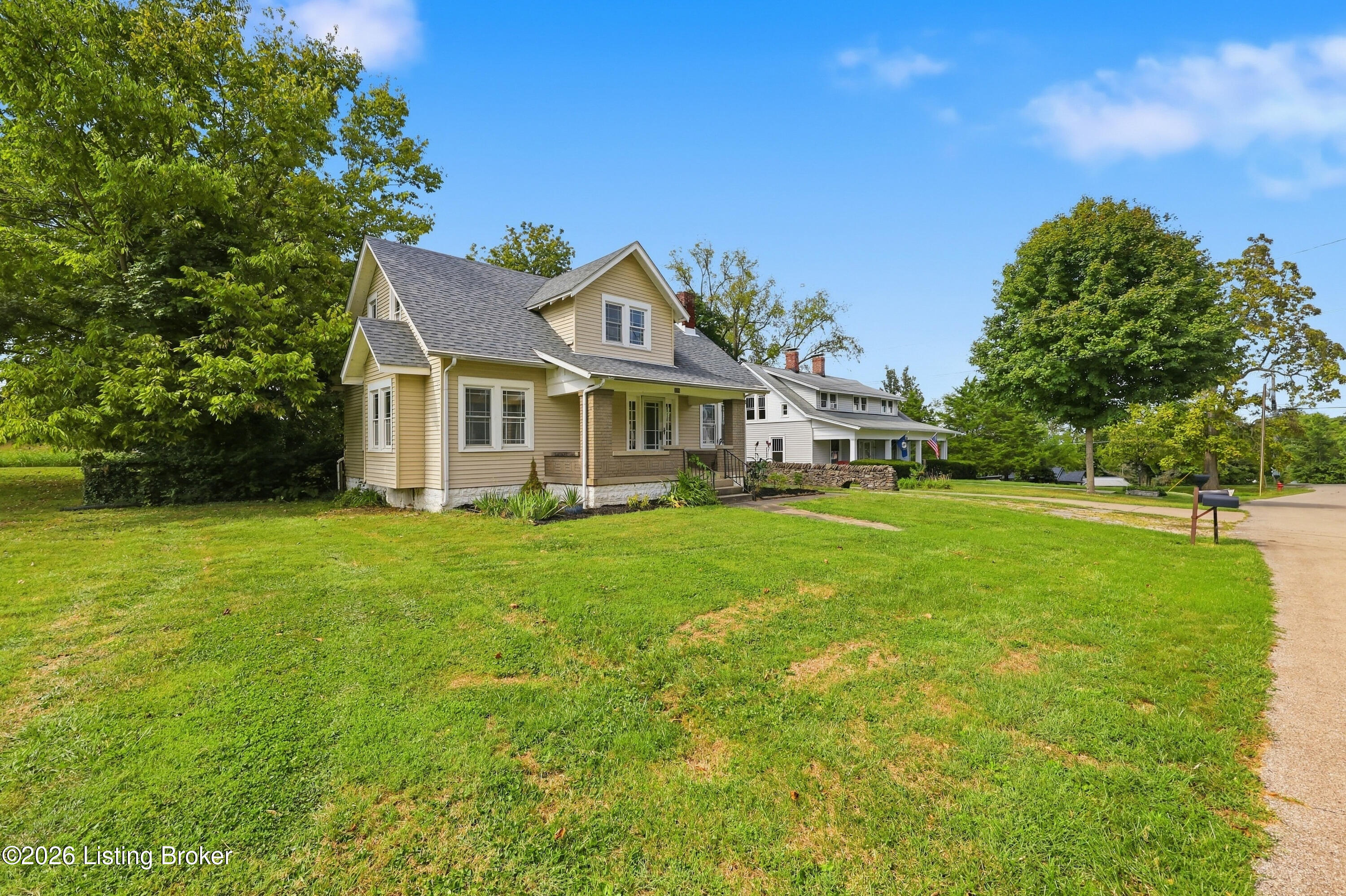 108 1st St Property Photo 58