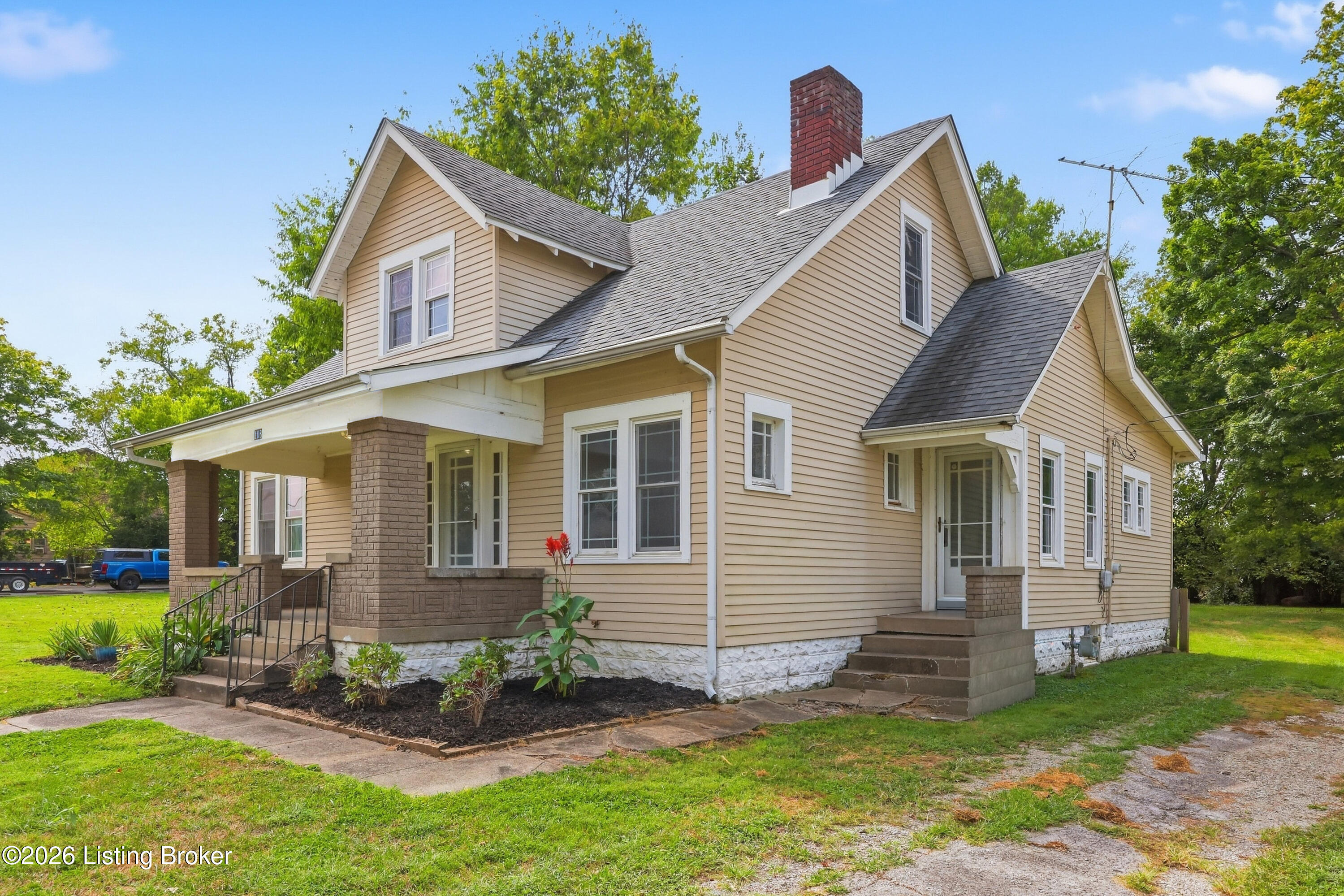 108 1st St Property Photo 59