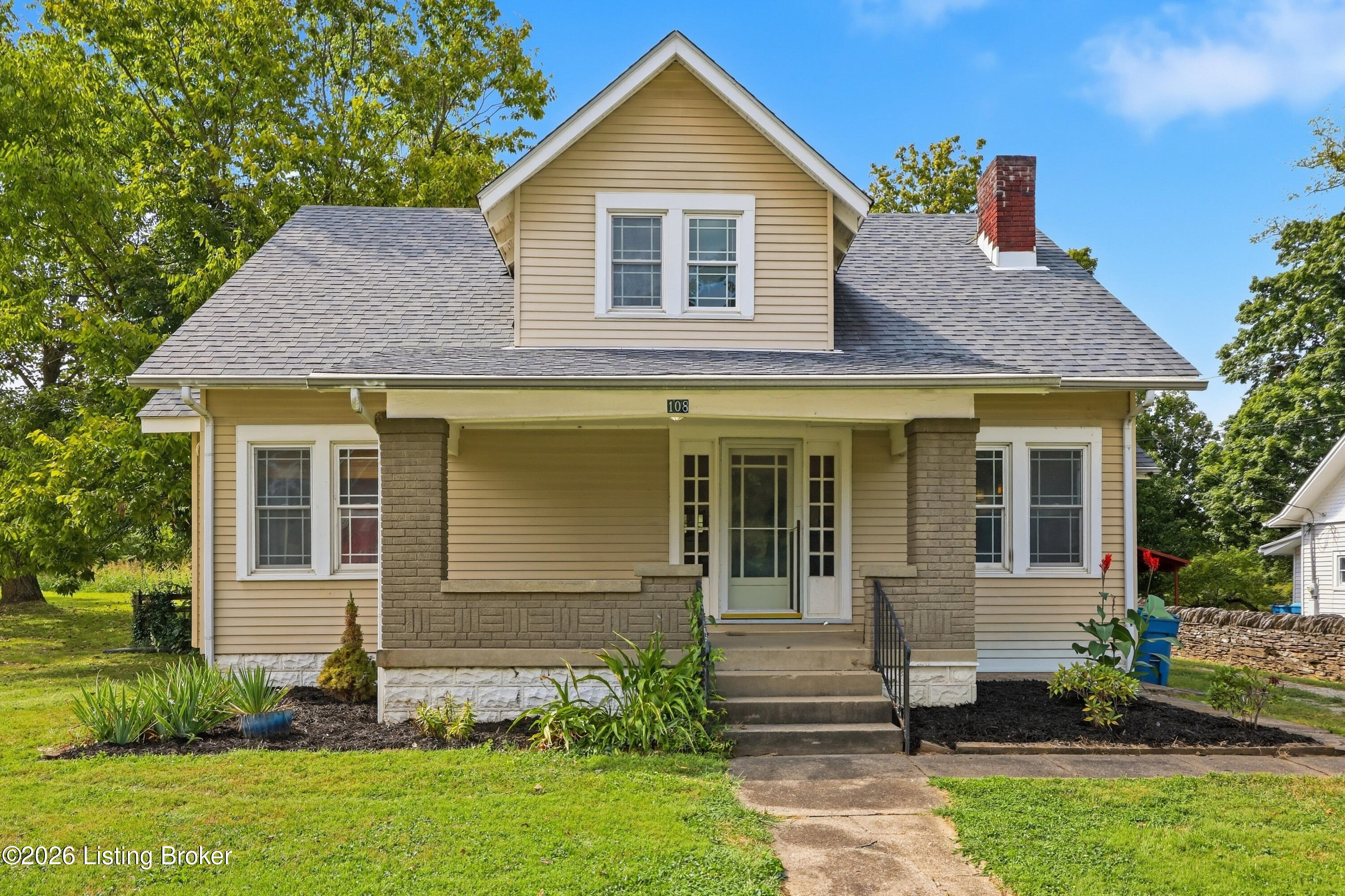 108 1st St Property Photo 60