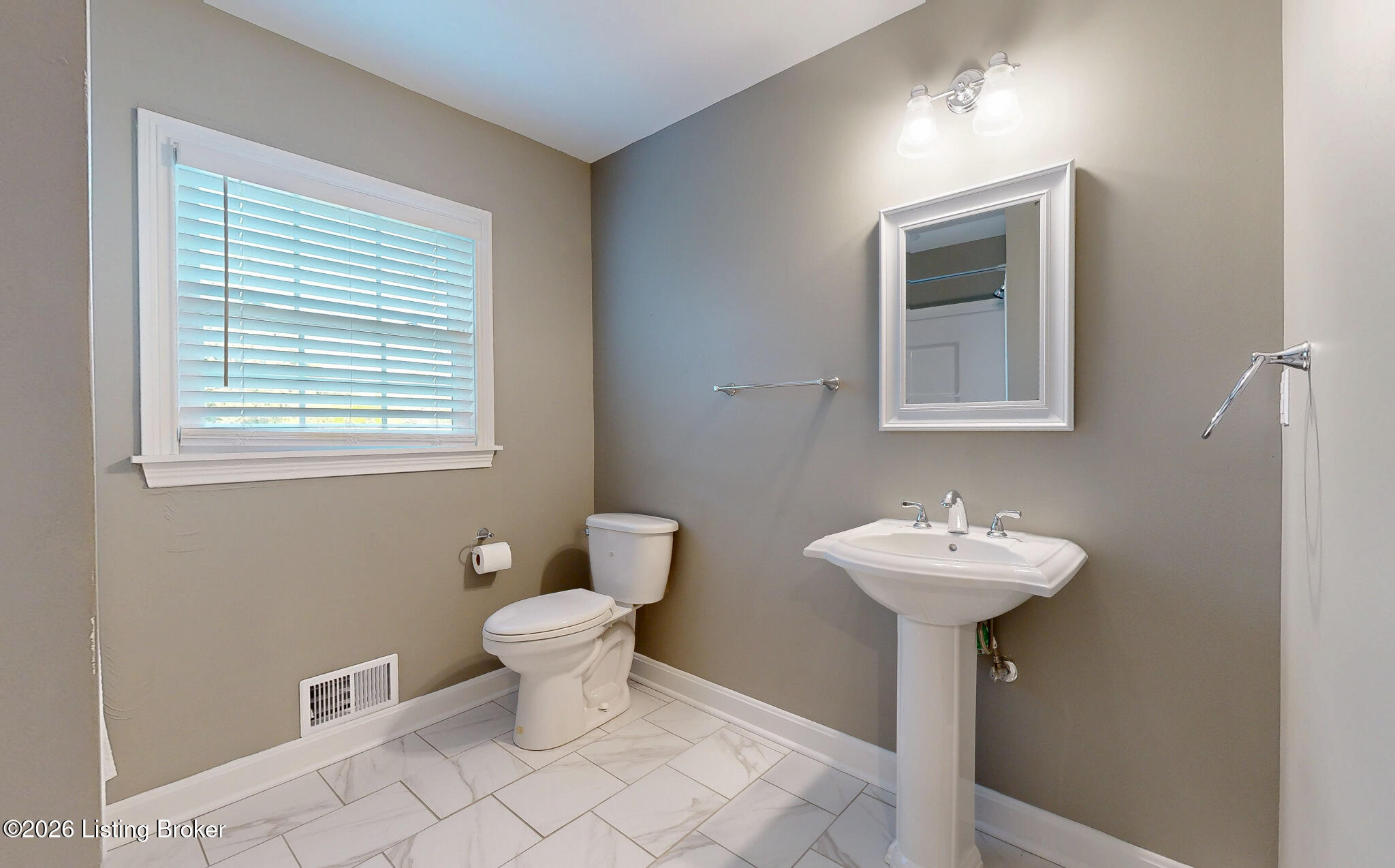 2103 Glenview Ave Property Photo 36