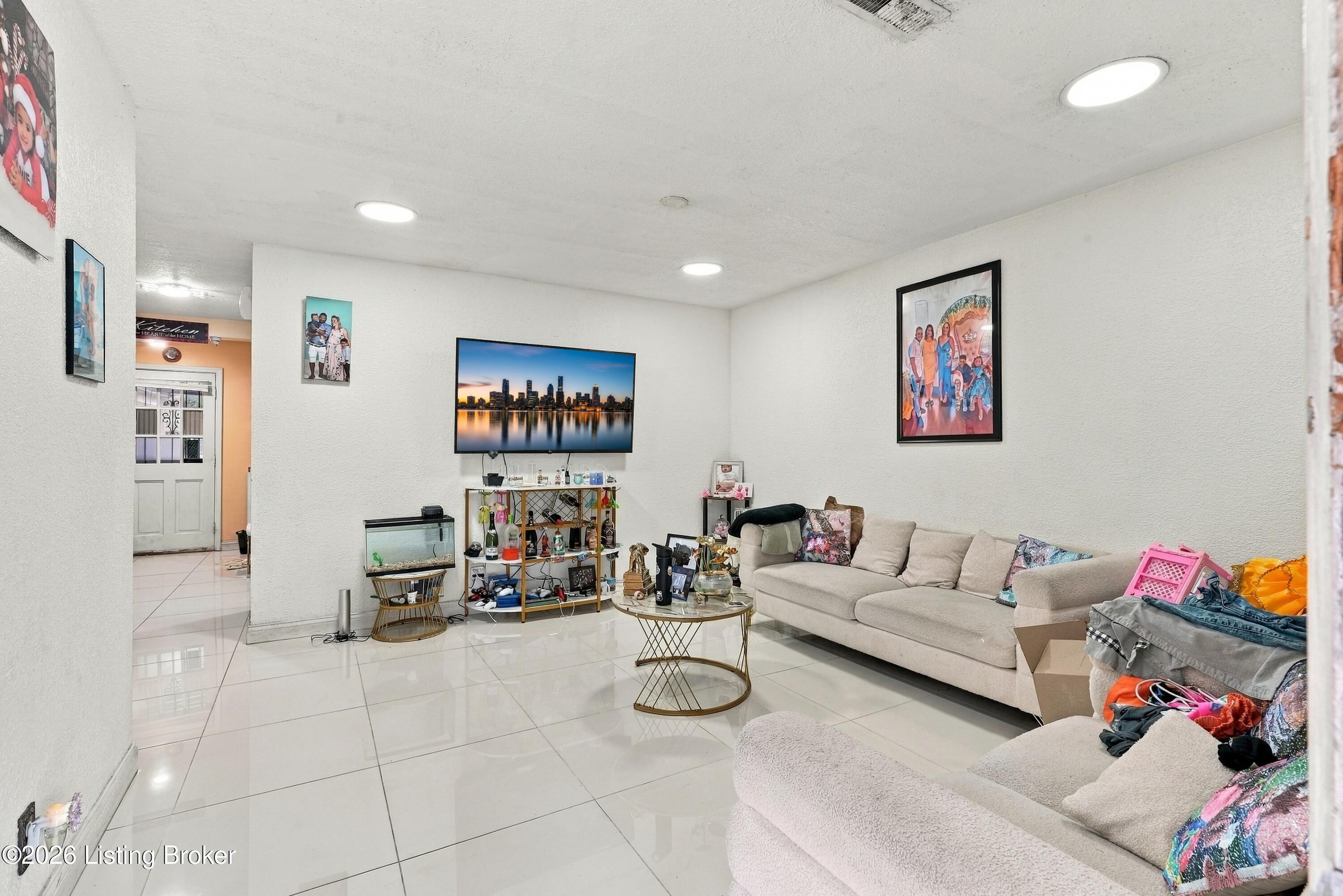 4607 Samara Dr Property Photo 4