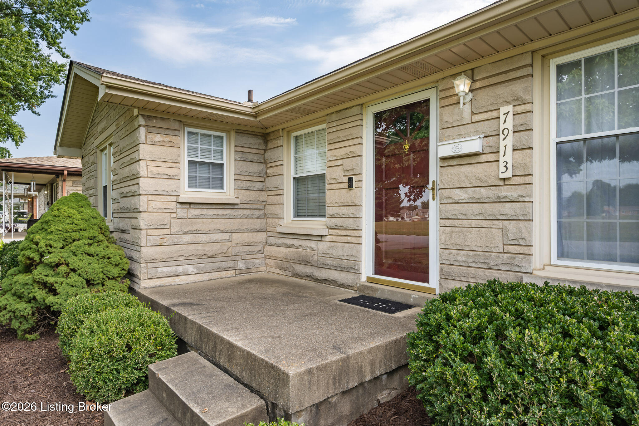 7913 Canna Dr Property Photo 4