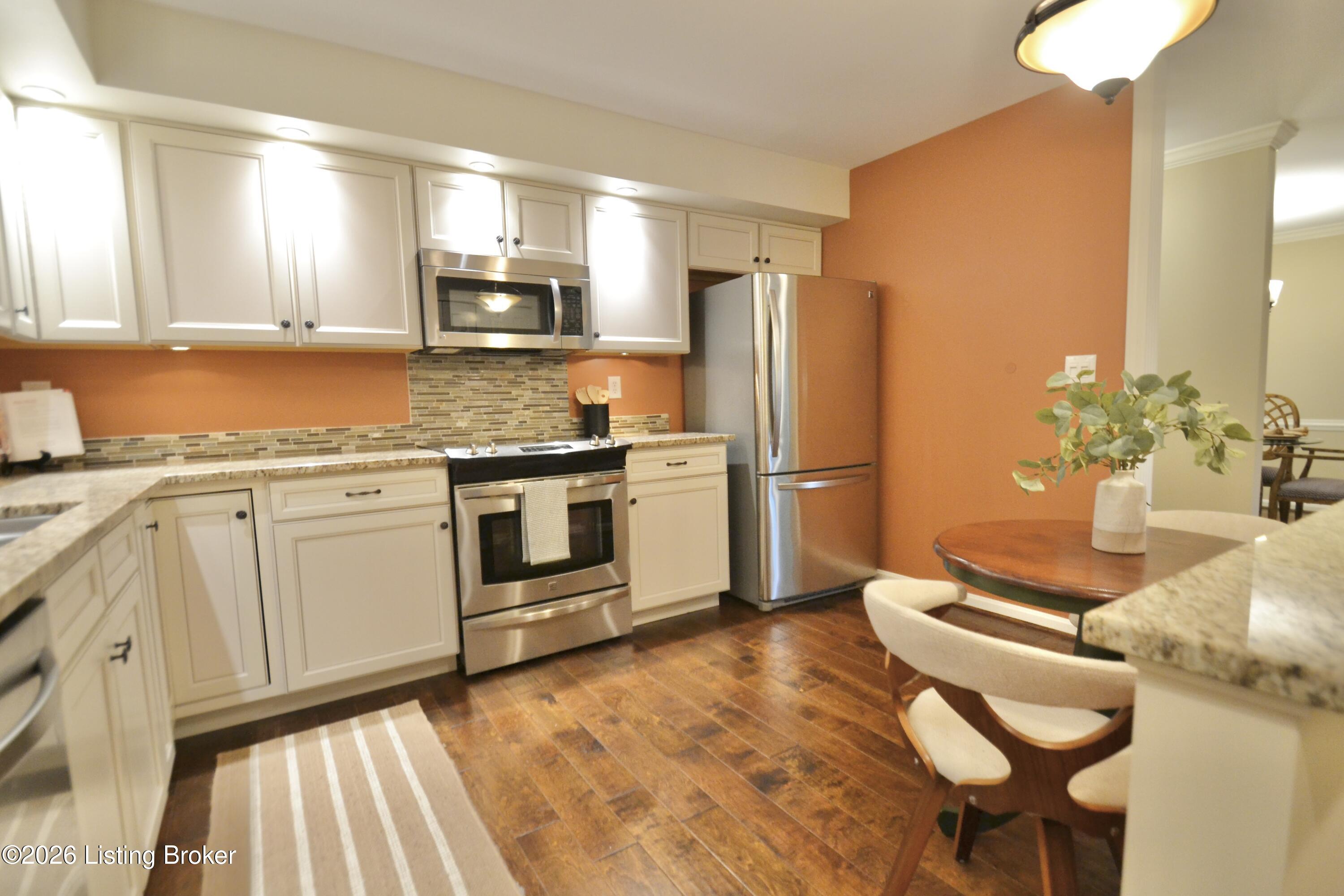 651 Breckenridge Ln Apt 202 Property Photo 9
