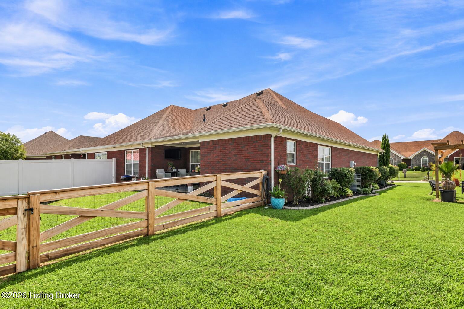 104 Sweetspire Dr Property Photo 27