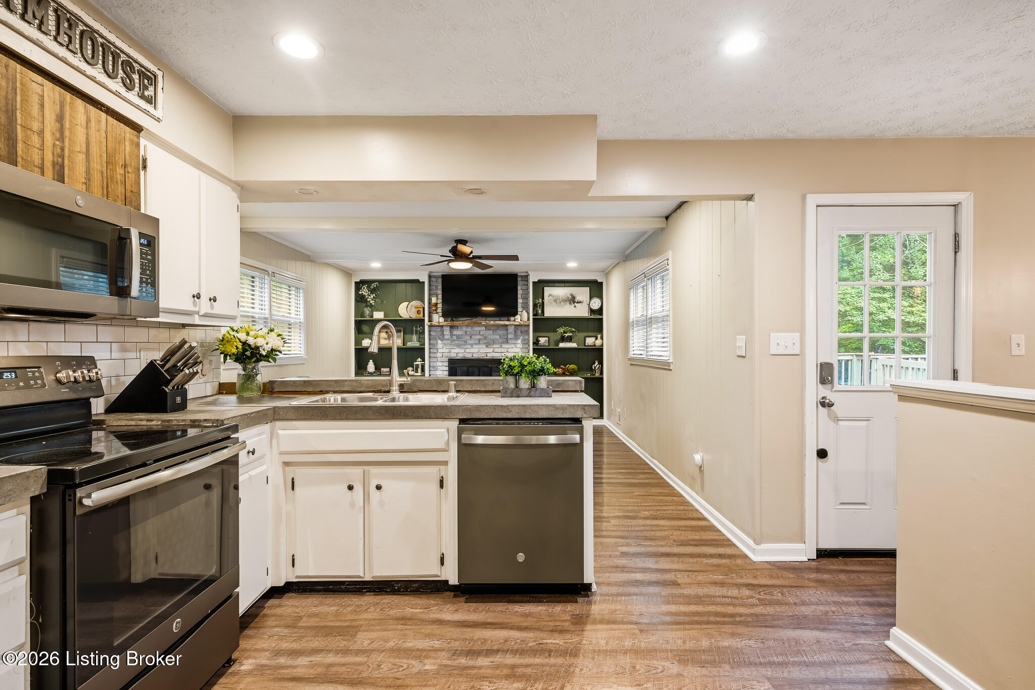 9312 Le Beau Ct Property Photo 21