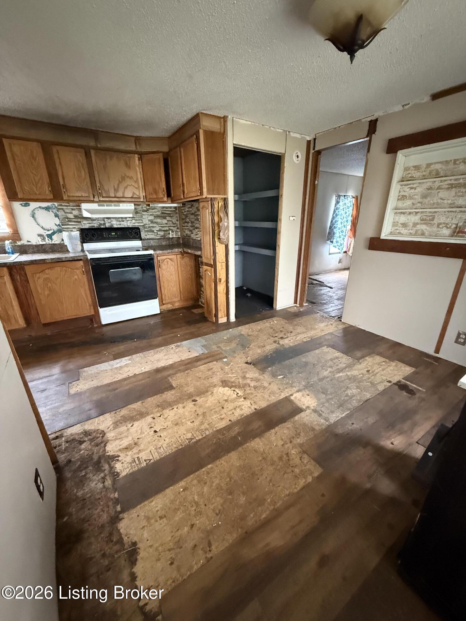1012 Kentucky 79 Property Photo 5