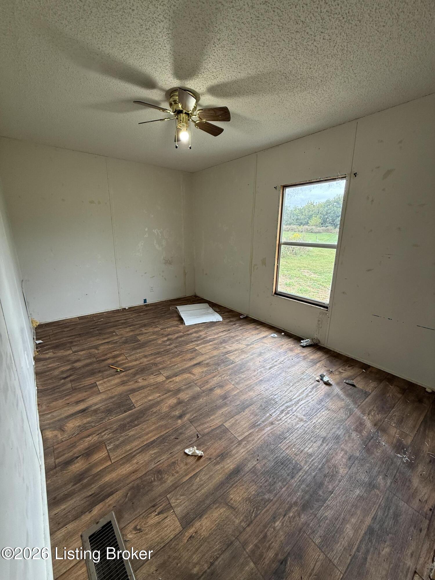 1012 Kentucky 79 Property Photo 11