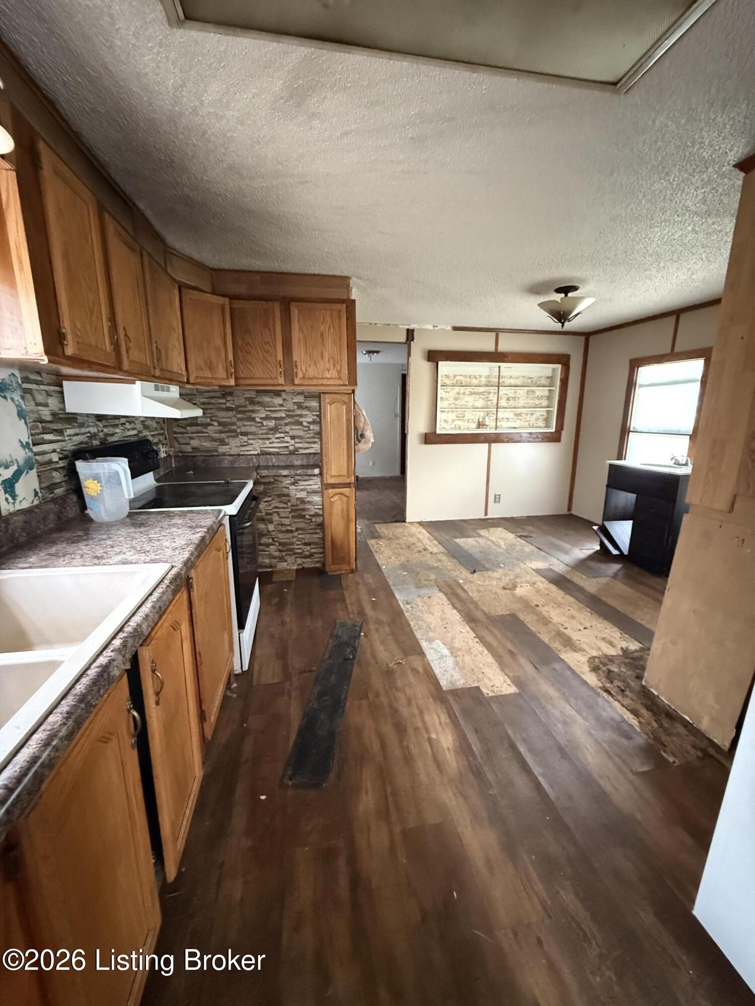1012 Kentucky 79 Property Photo 13