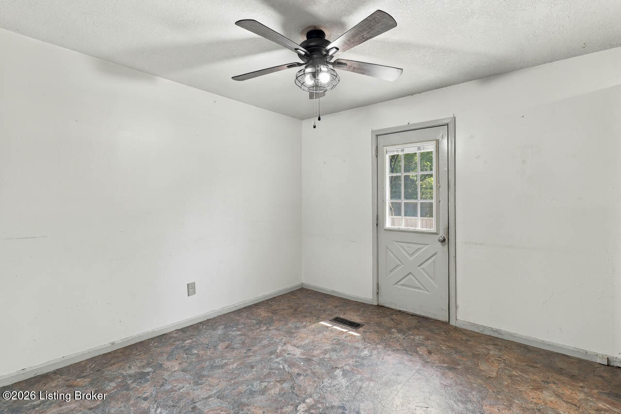 302 Cheryl Ave Property Photo 7