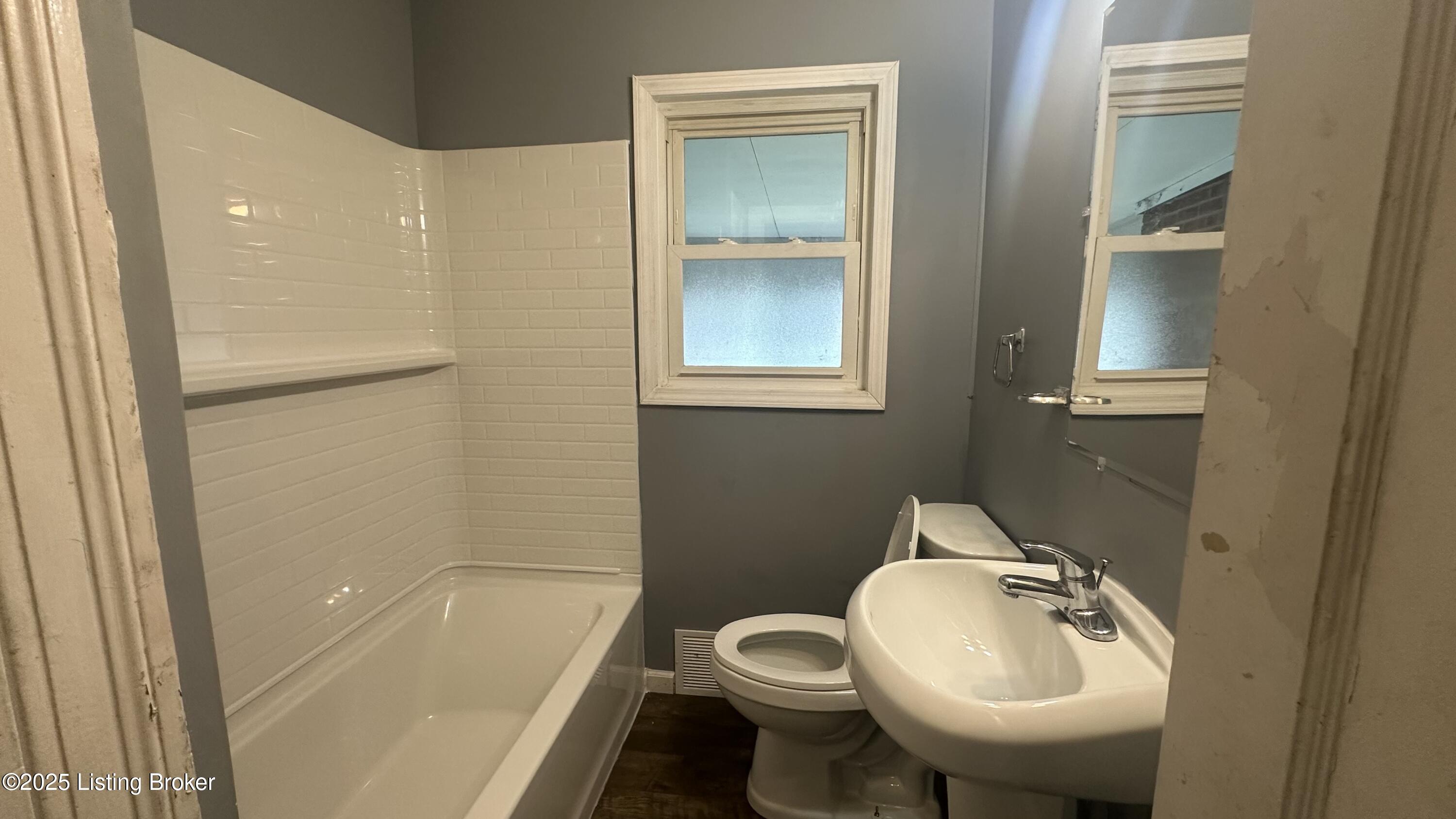 2110 Burwell Ave Property Photo 3