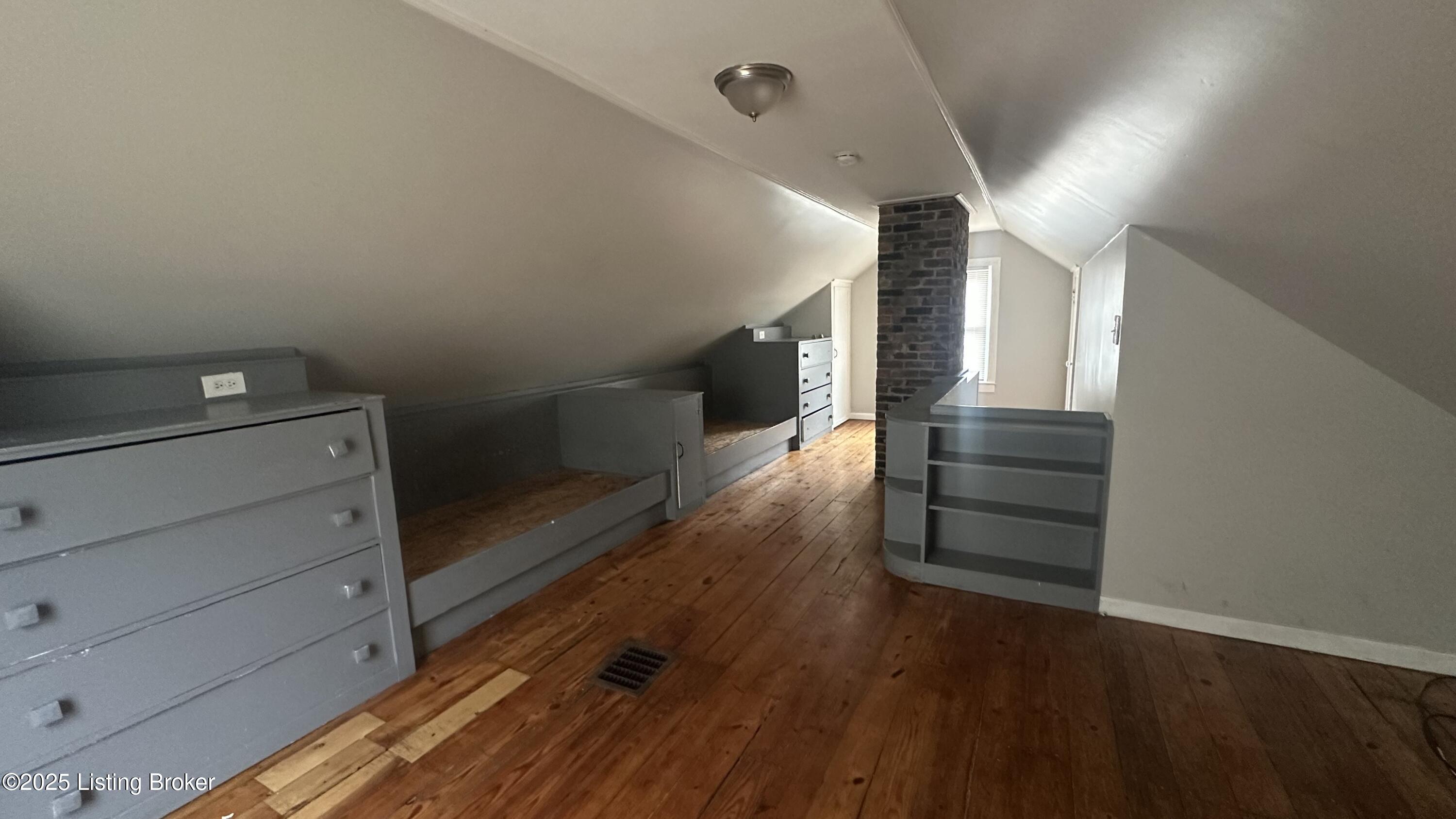 2110 Burwell Ave Property Photo 9