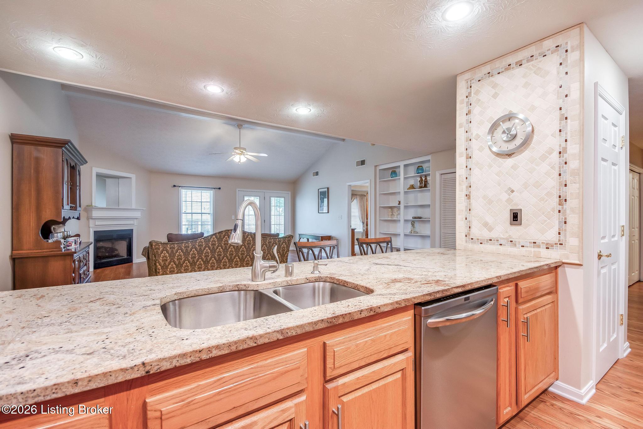 12402 Spring Leaf Ct Property Photo 9
