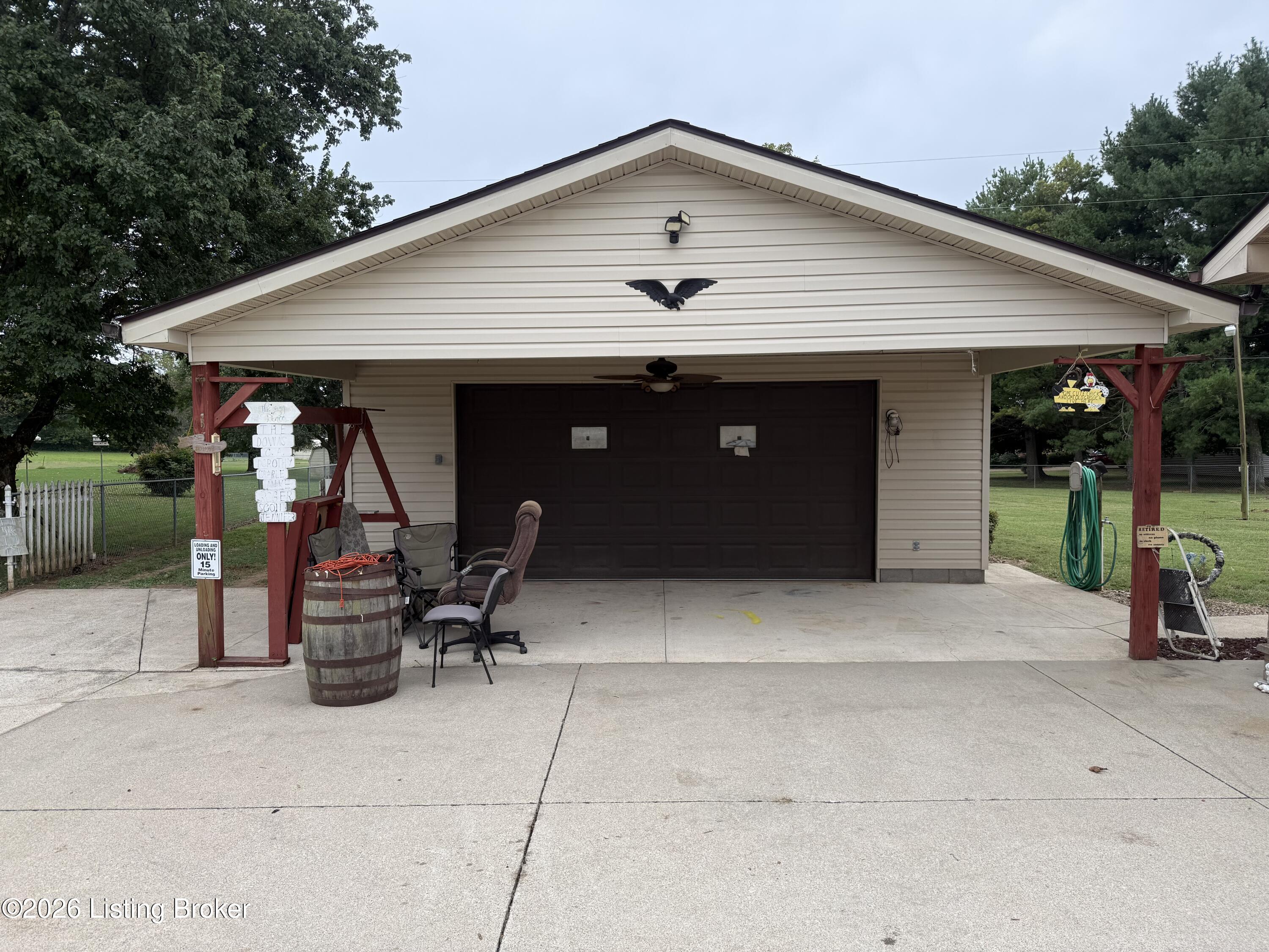 55 Saint Thomas Ln Property Photo 3