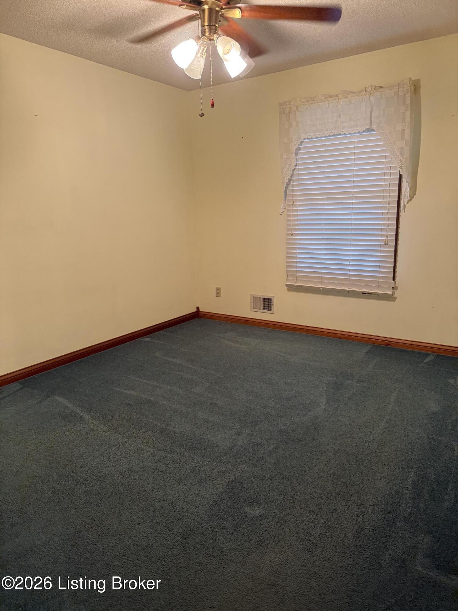 55 Saint Thomas Ln Property Photo 9