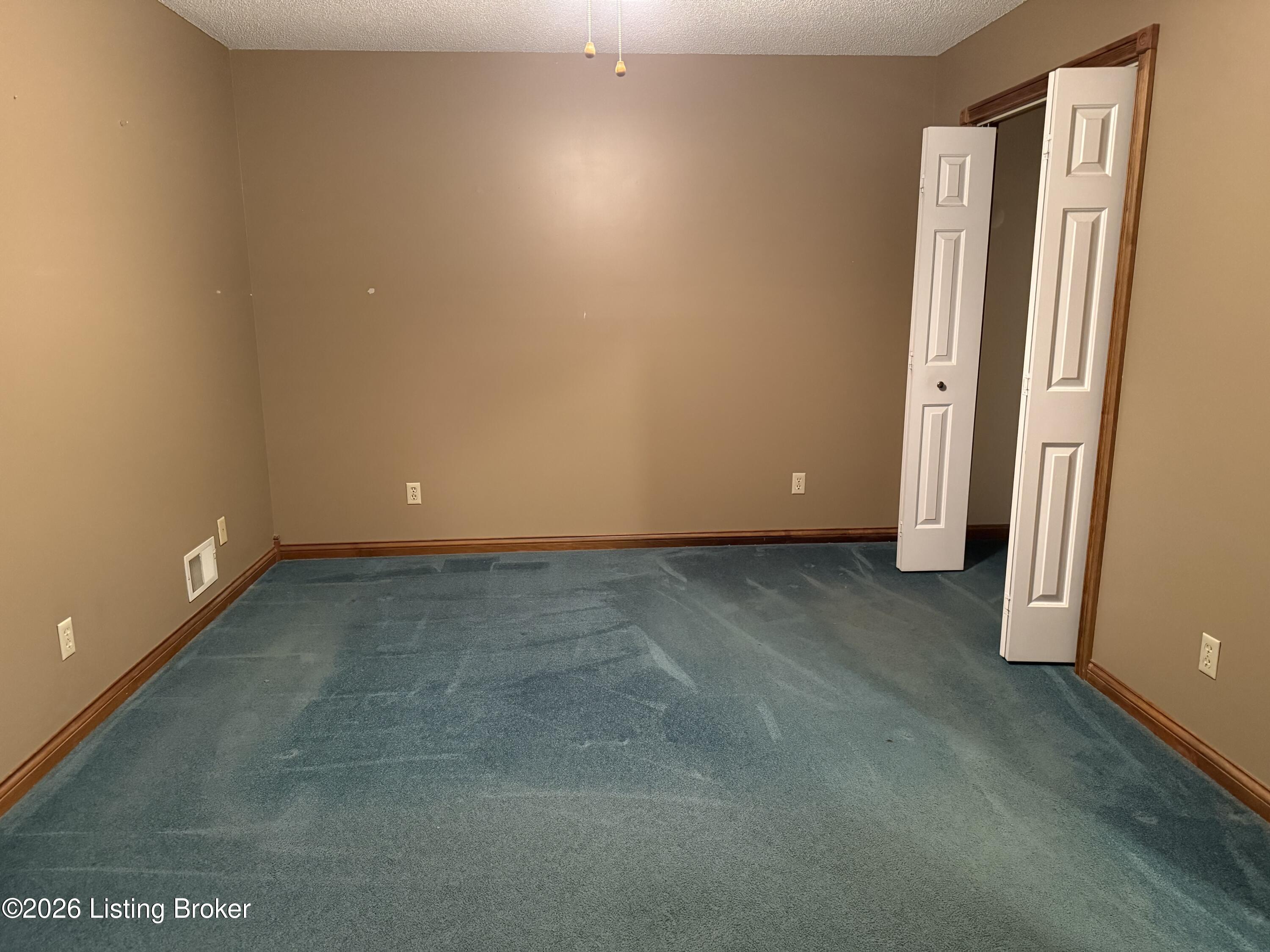 55 Saint Thomas Ln Property Photo 11