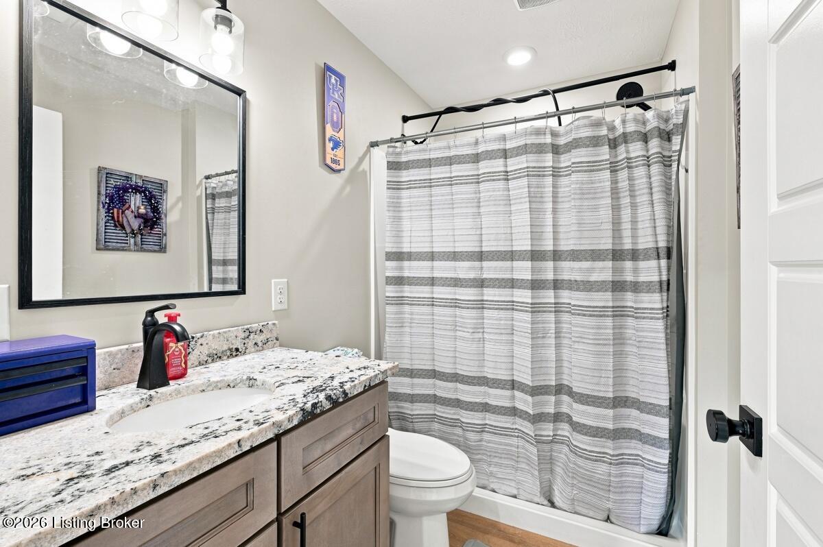 400 Strawberry Ln Property Photo 9