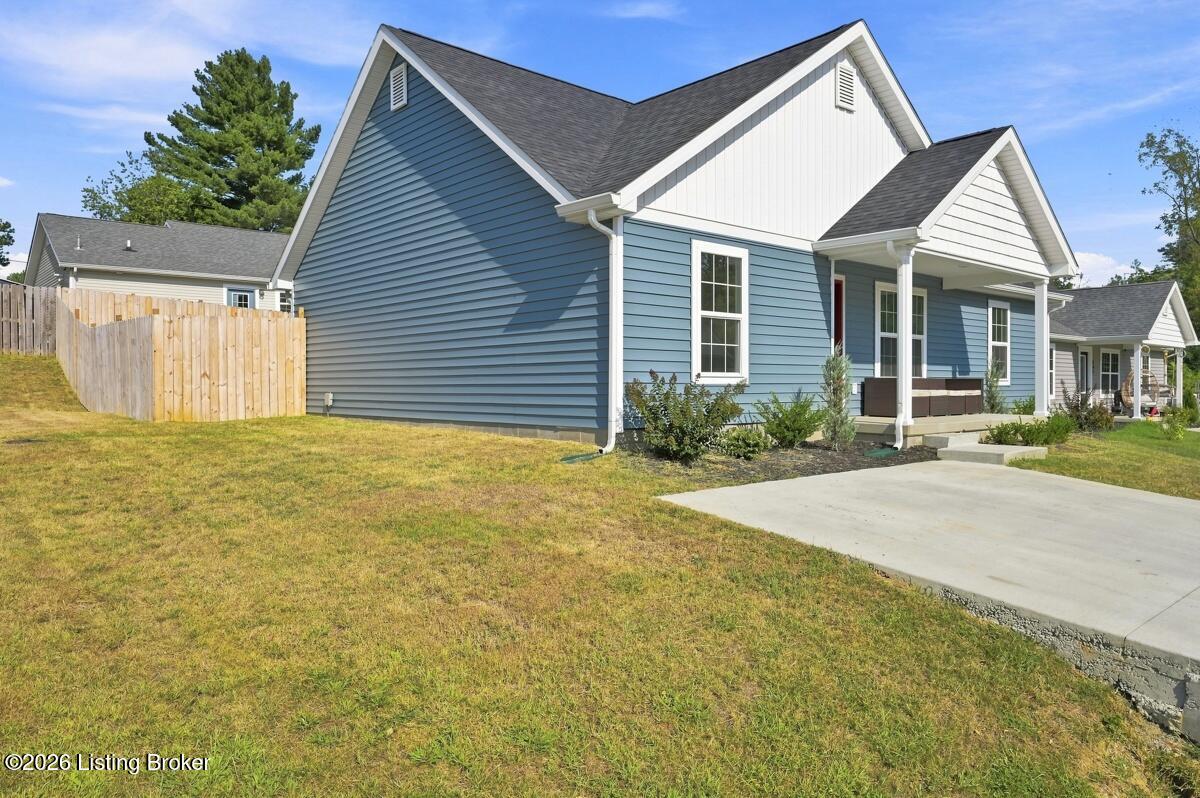 400 Strawberry Ln Property Photo 17