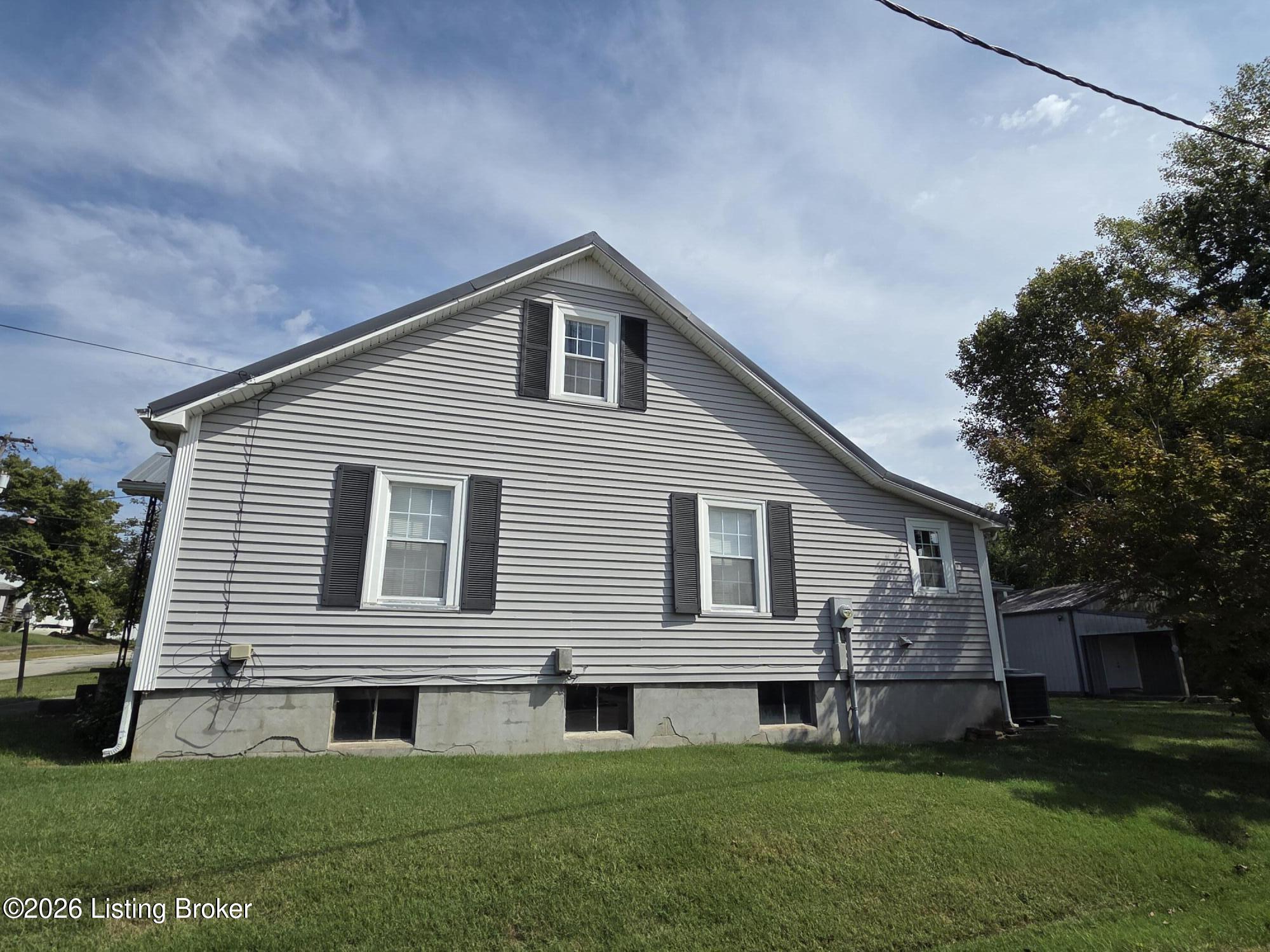 115 Perry St Property Photo 3