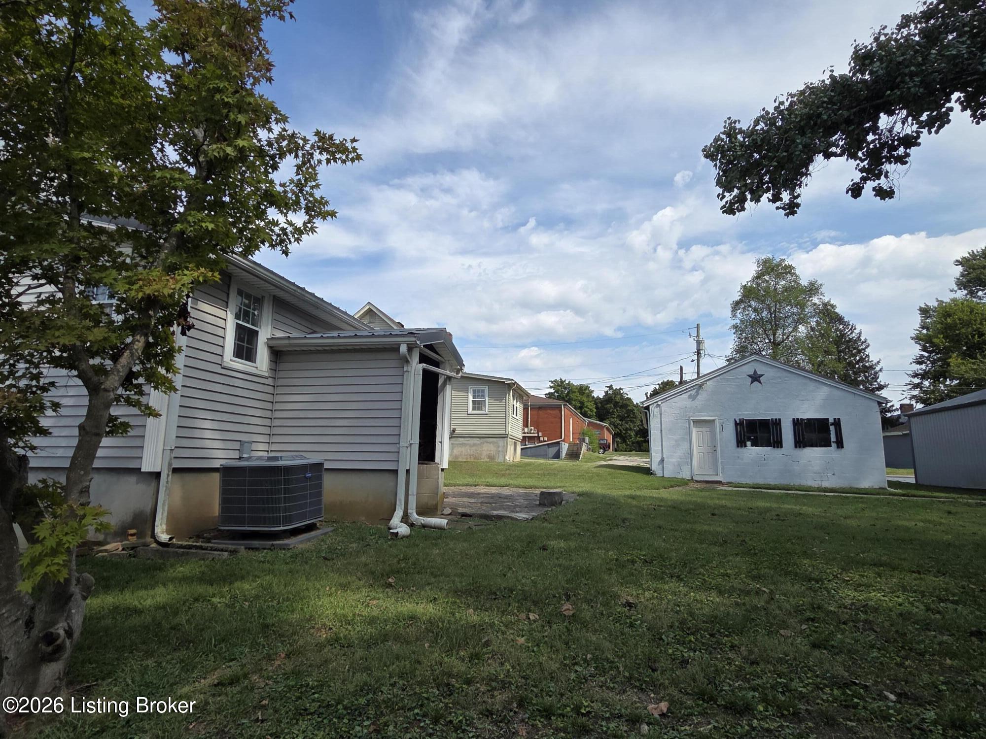 115 Perry St Property Photo 4