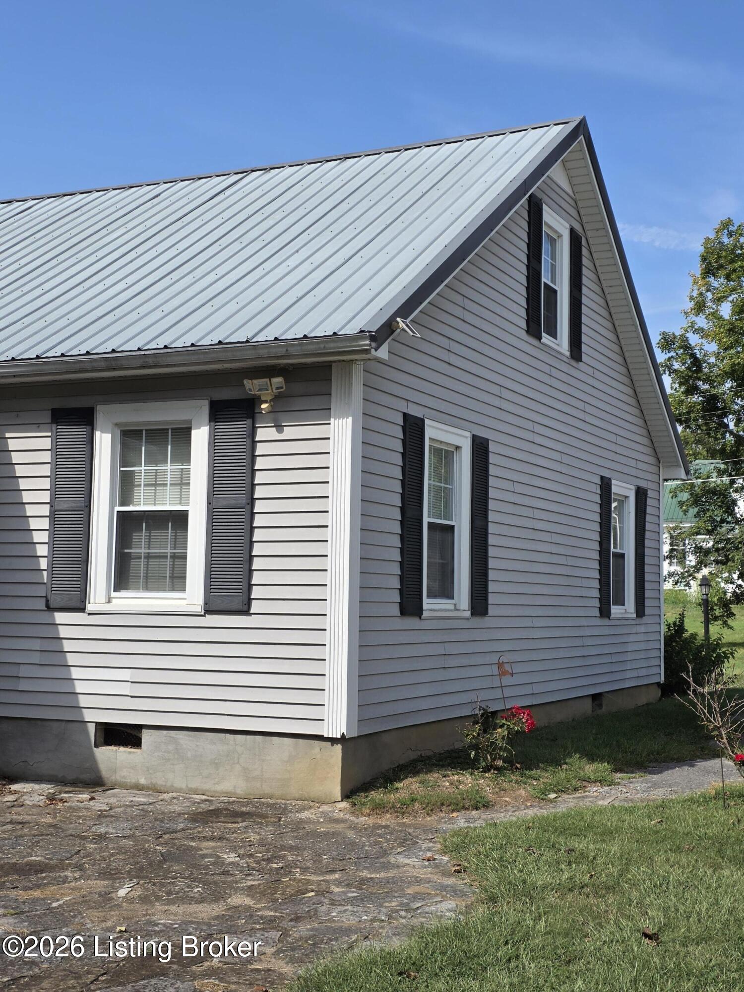 115 Perry St Property Photo 9