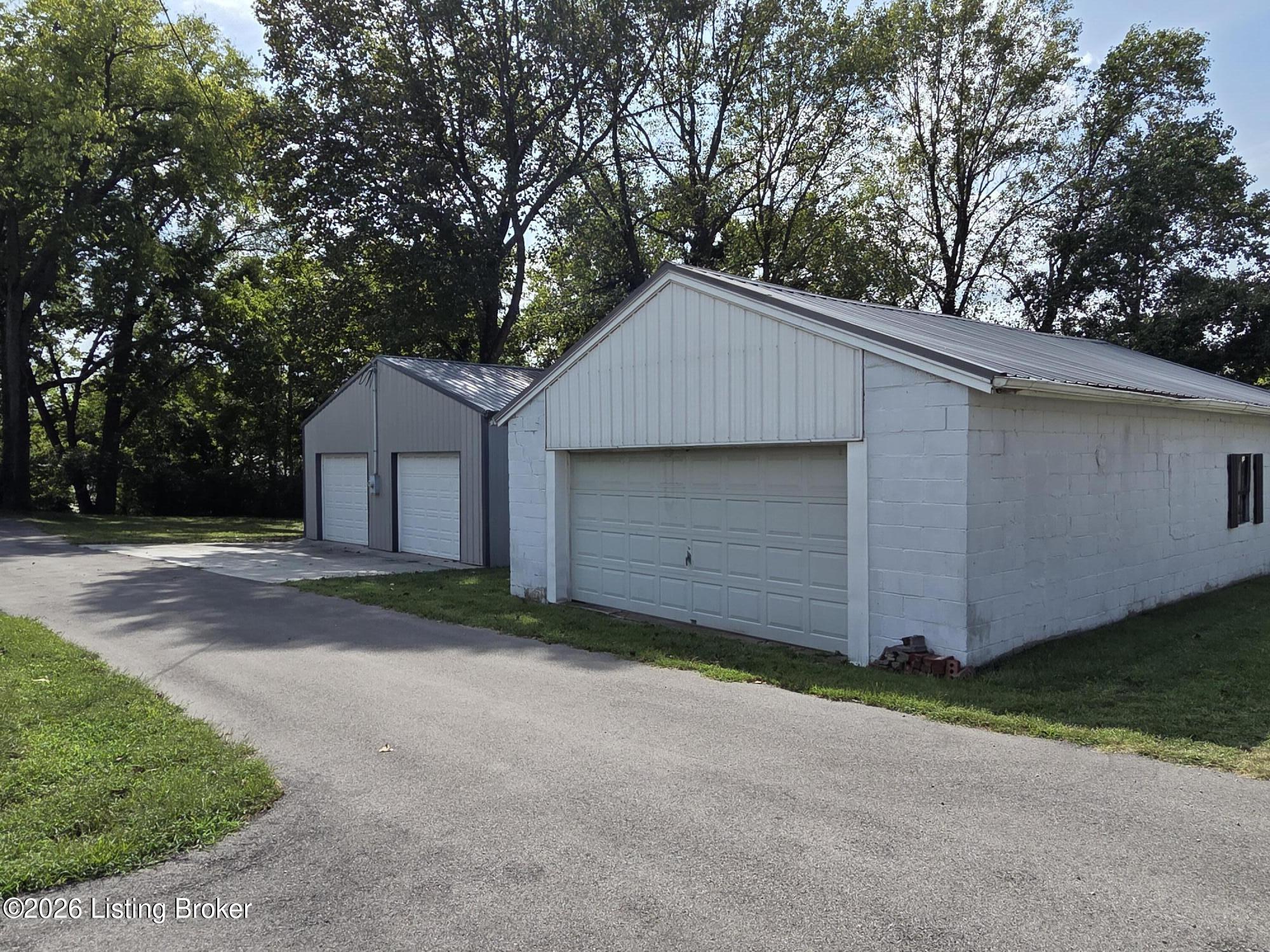 115 Perry St Property Photo 12
