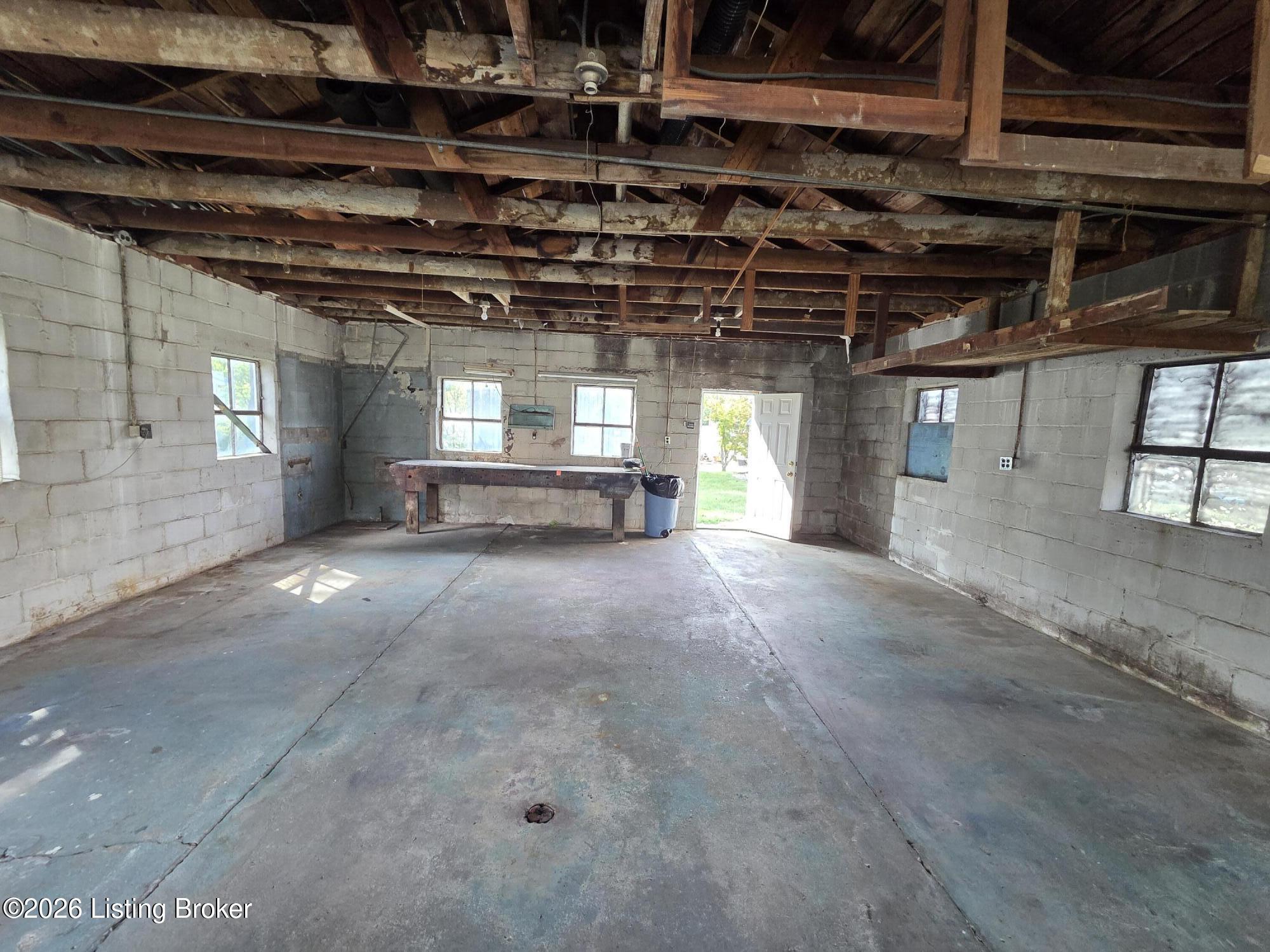115 Perry St Property Photo 14