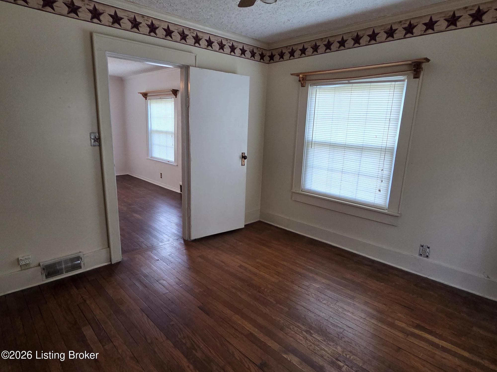 115 Perry St Property Photo 17