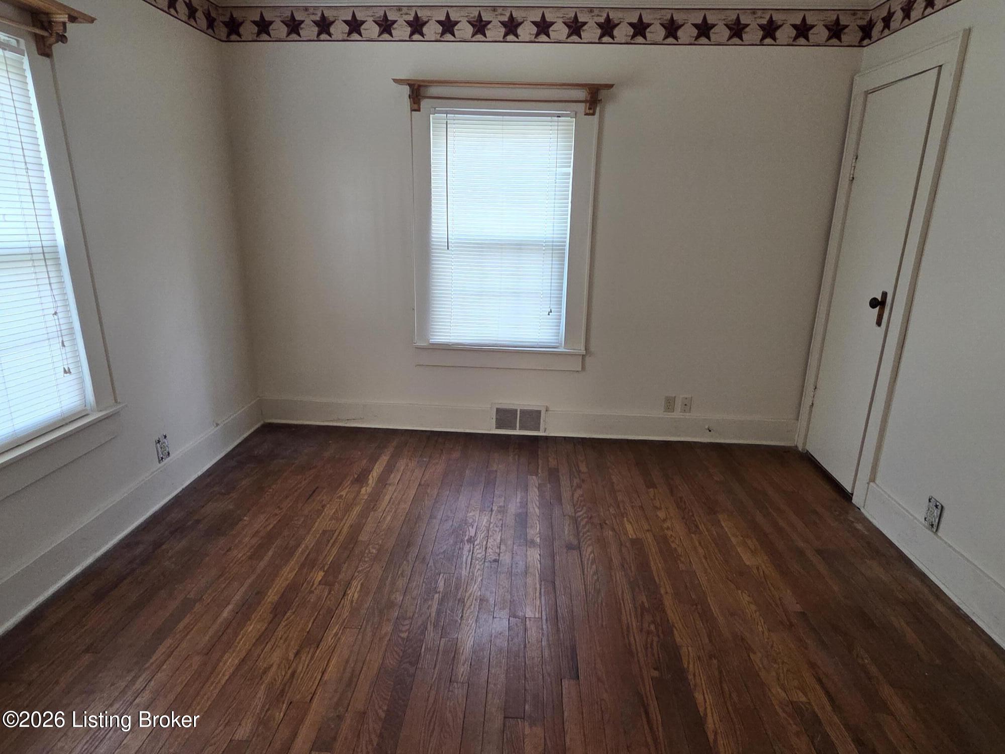 115 Perry St Property Photo 18