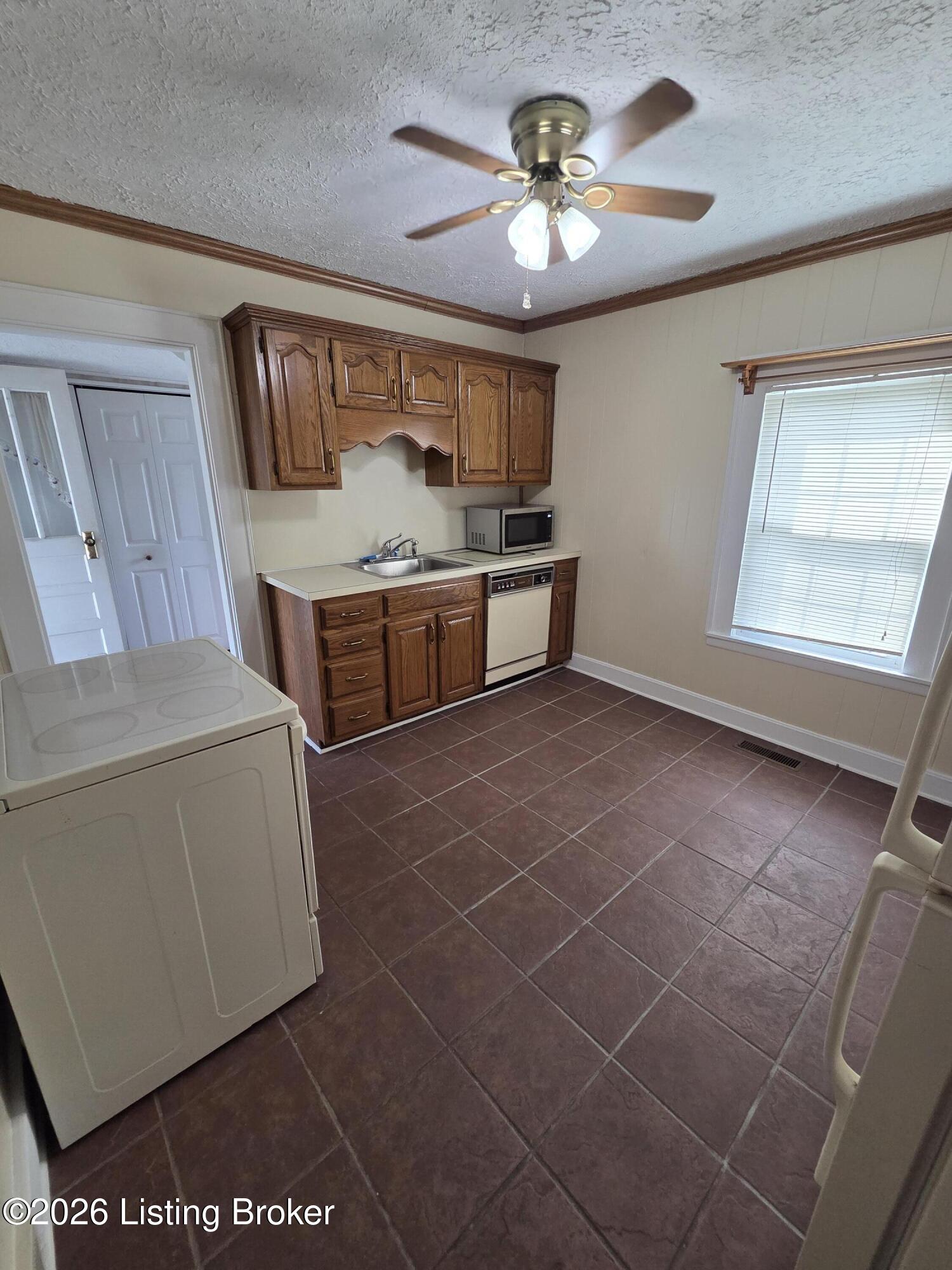 115 Perry St Property Photo 28