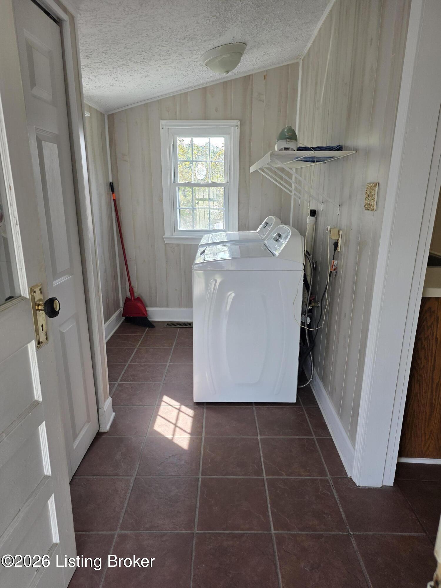 115 Perry St Property Photo 29