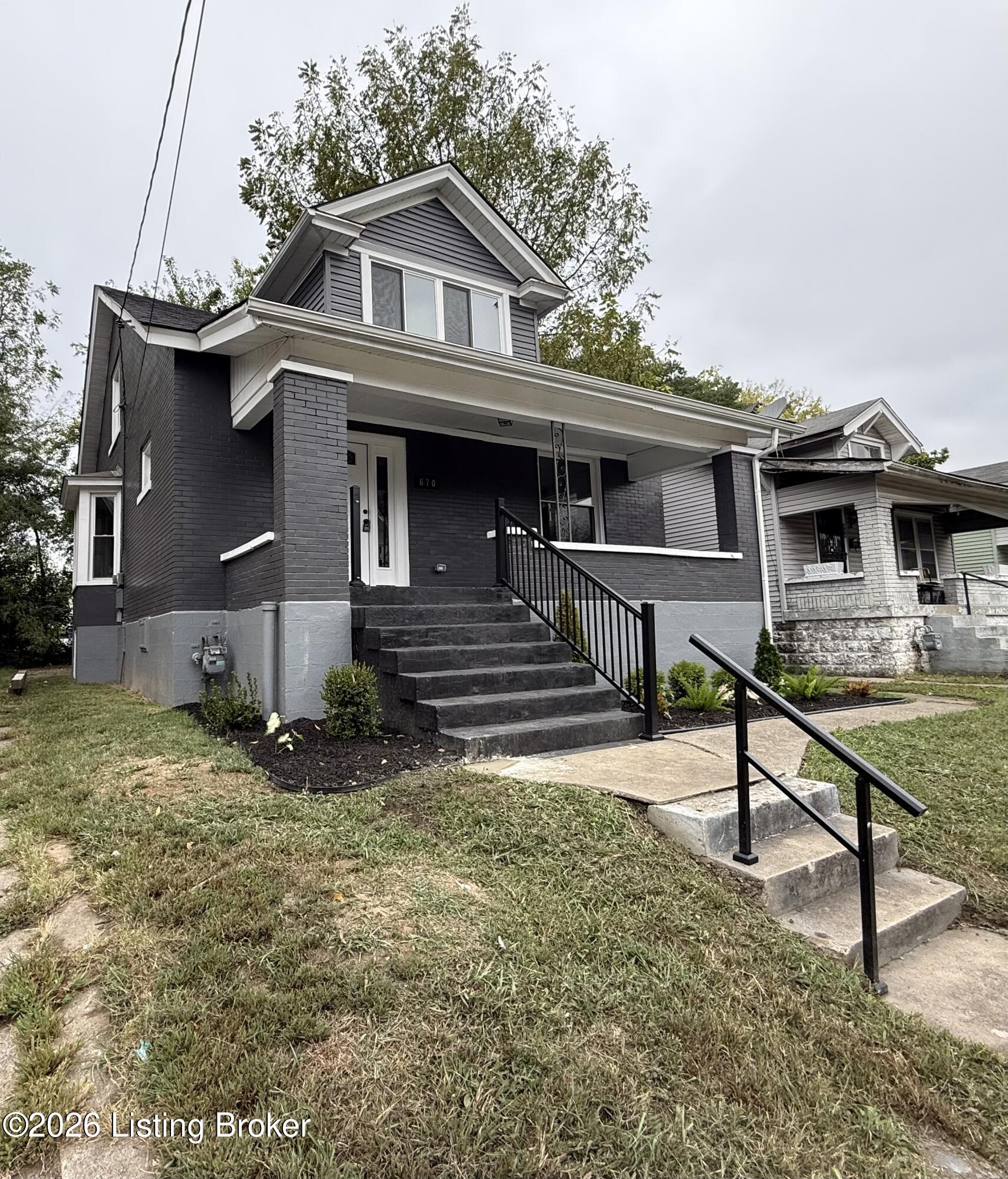 670 S 37th St Property Photo 3