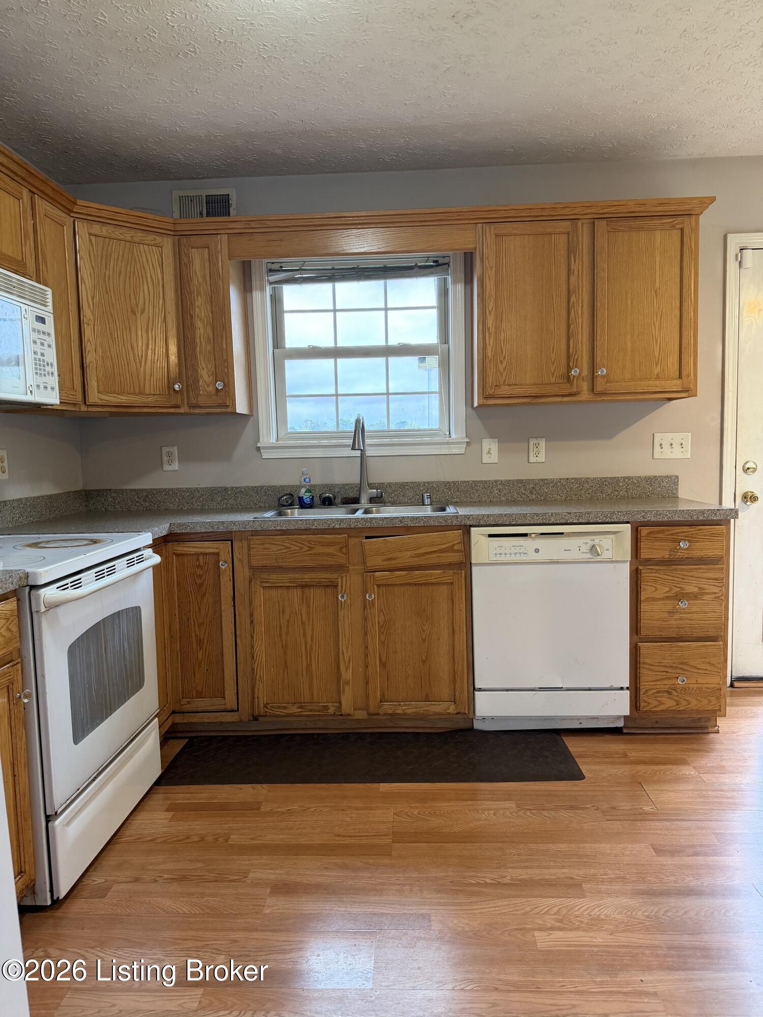 7240 Strive Ln Property Photo 6