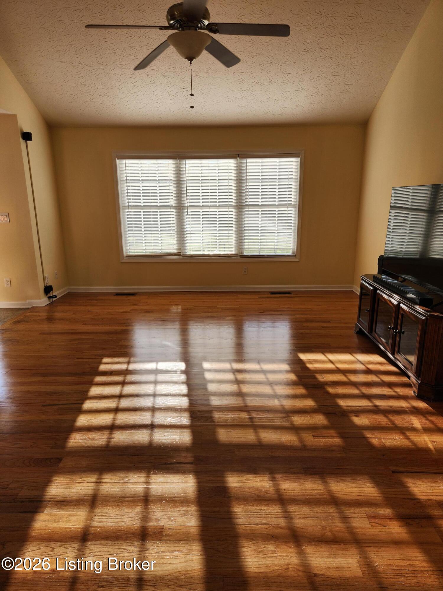 2525 Elmburg Rd Property Photo 4