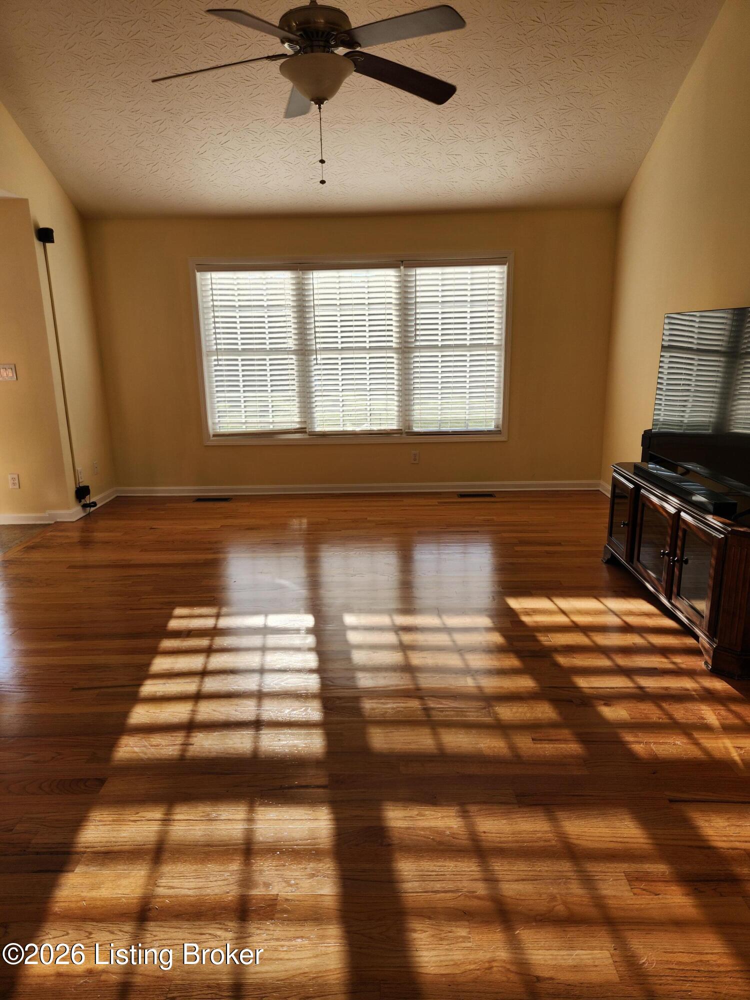 2525 Elmburg Rd Property Photo 5
