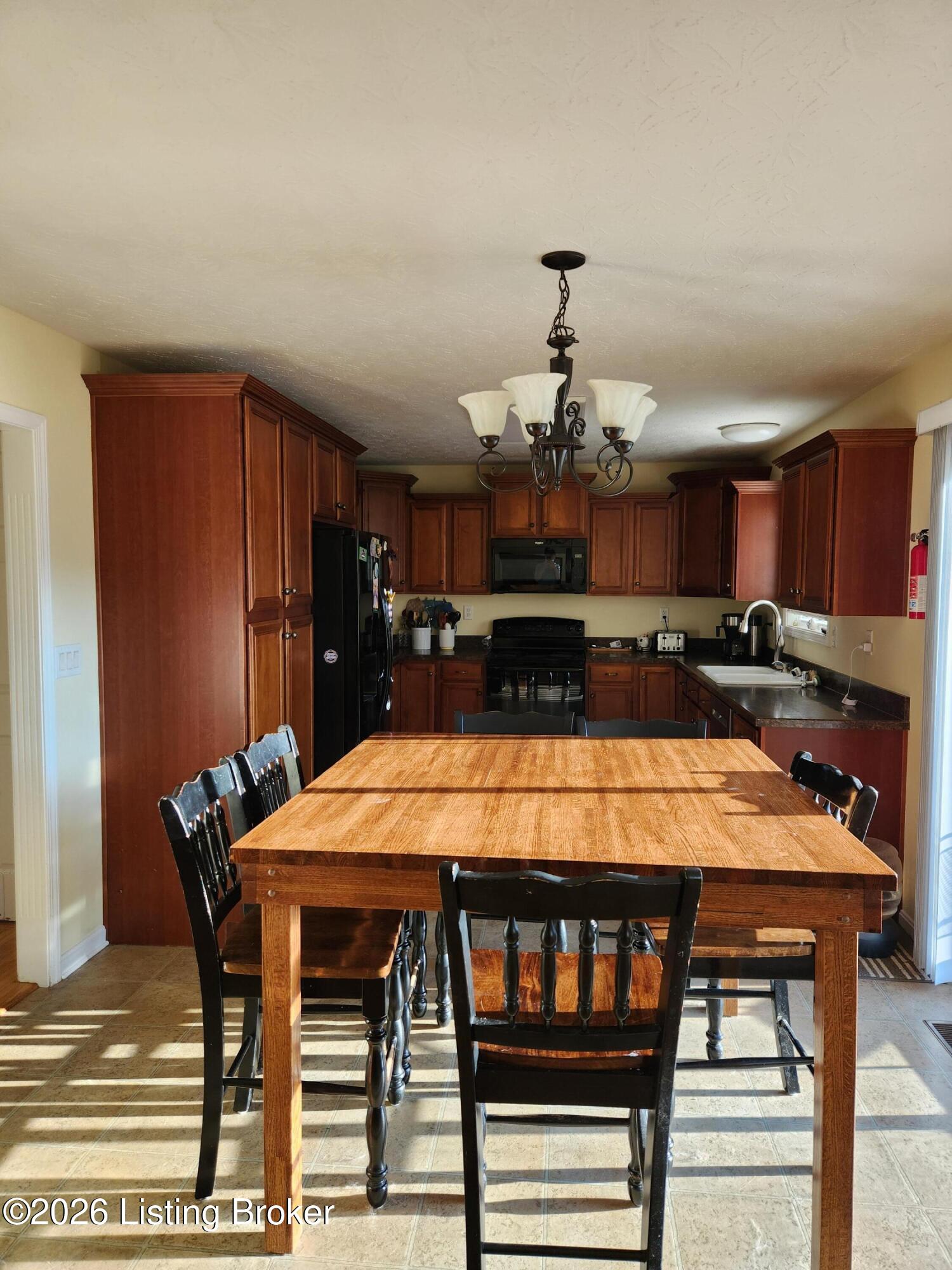 2525 Elmburg Rd Property Photo 6