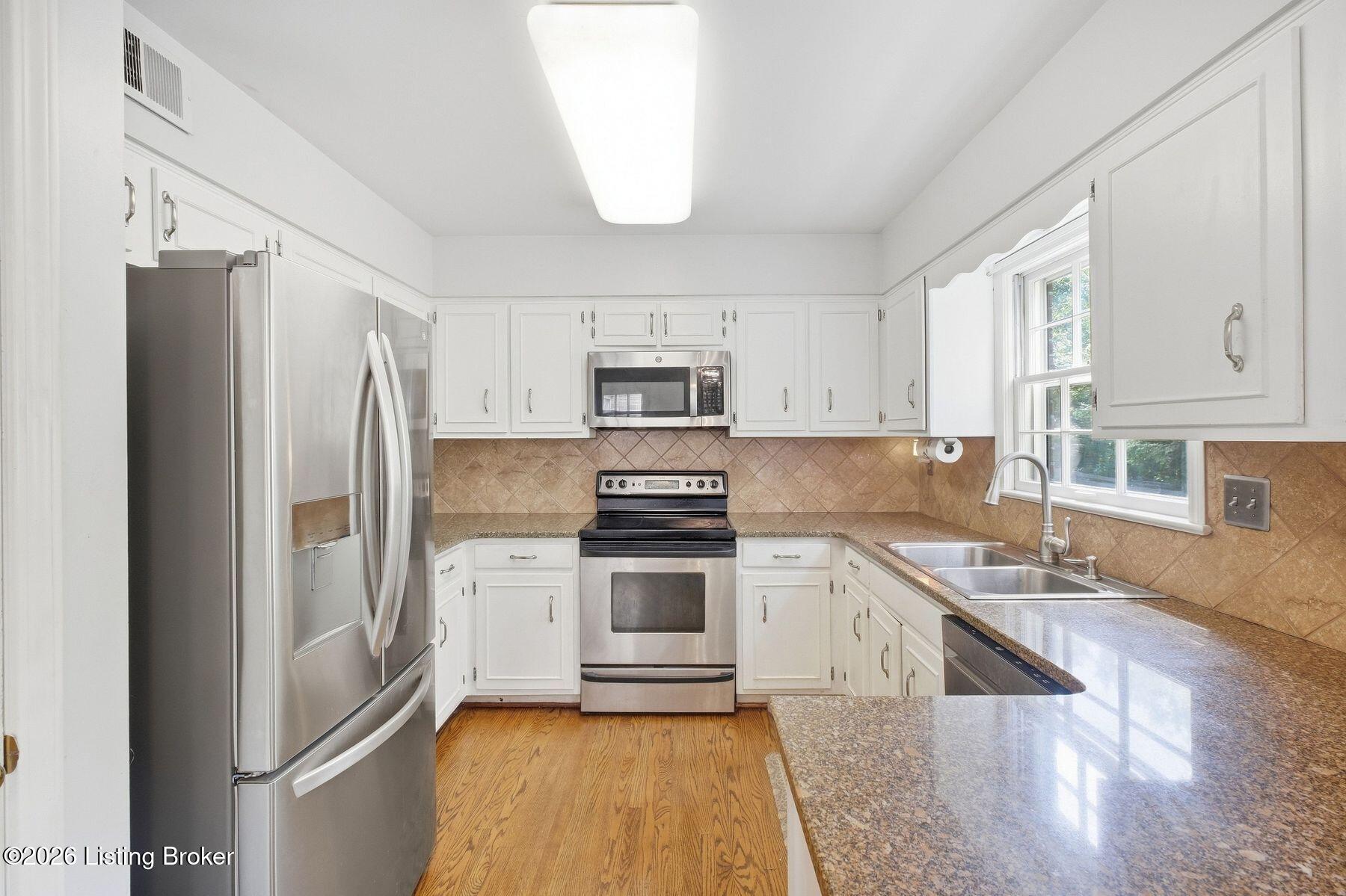 2324 Thornhill Rd Property Photo 10