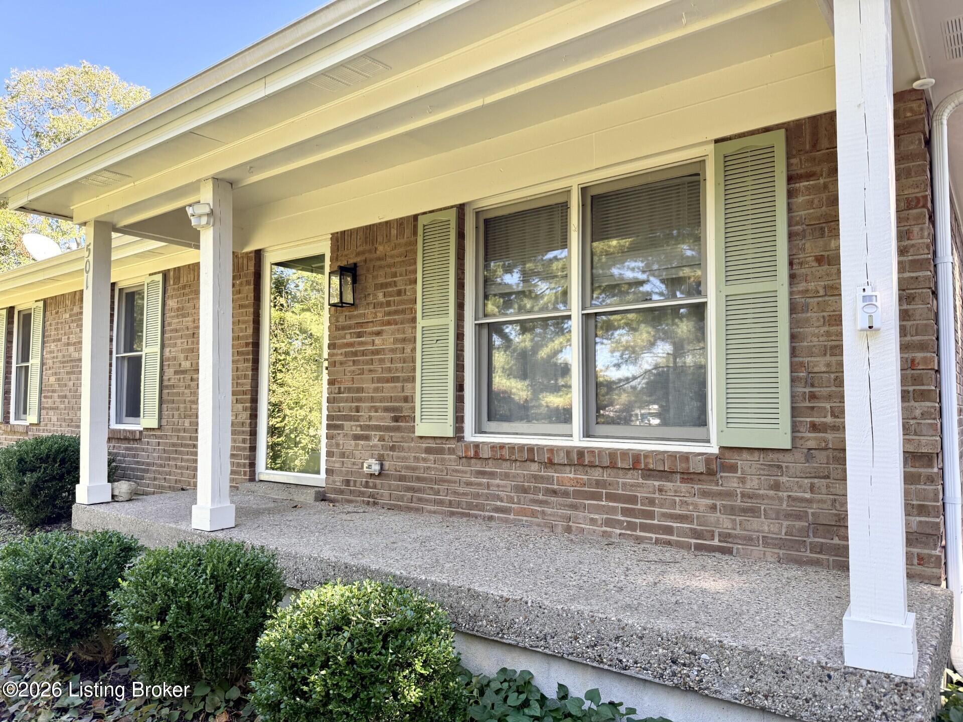 501 Oak Leaf Dr Property Photo 2