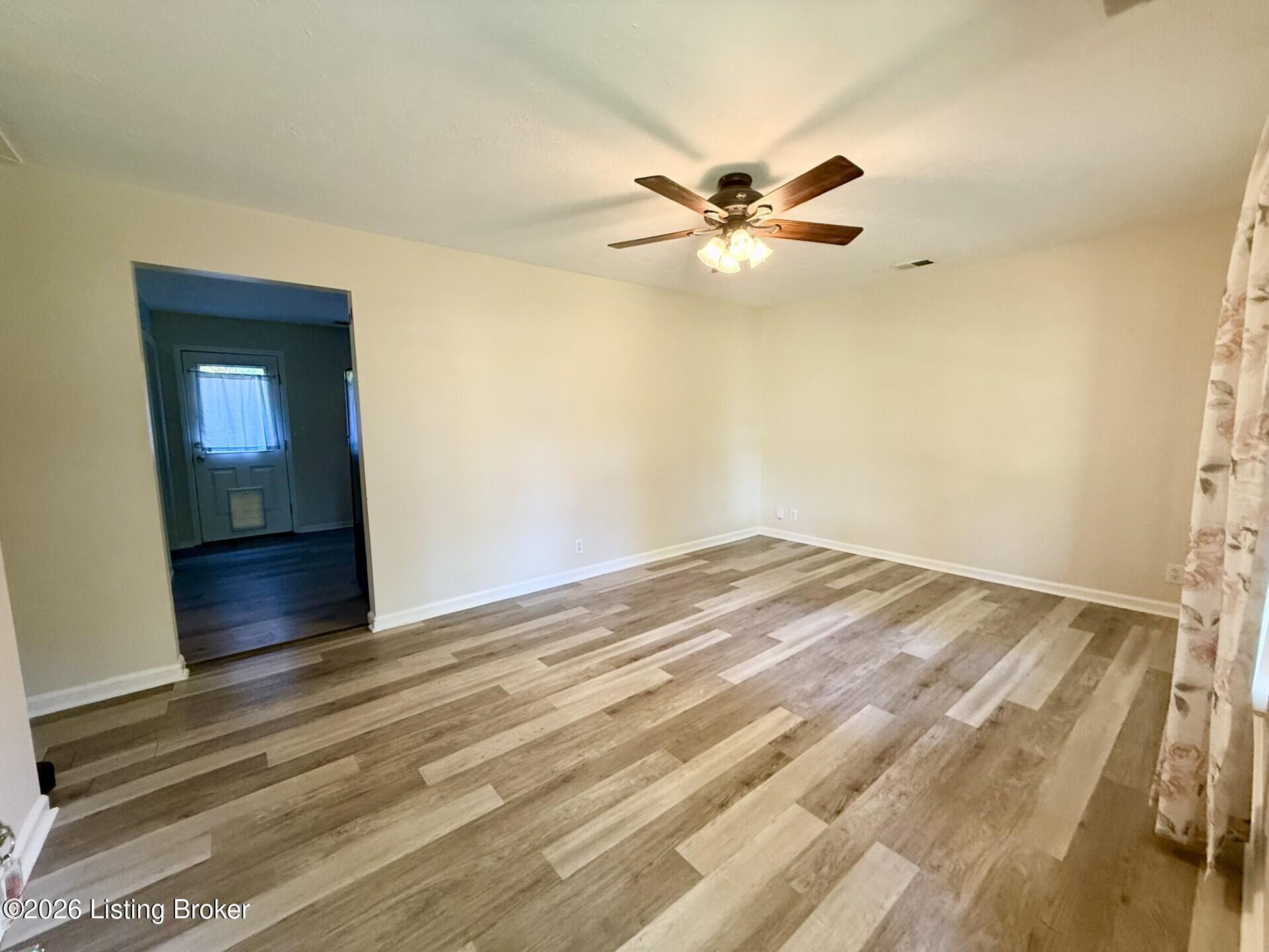 501 Oak Leaf Dr Property Photo 7