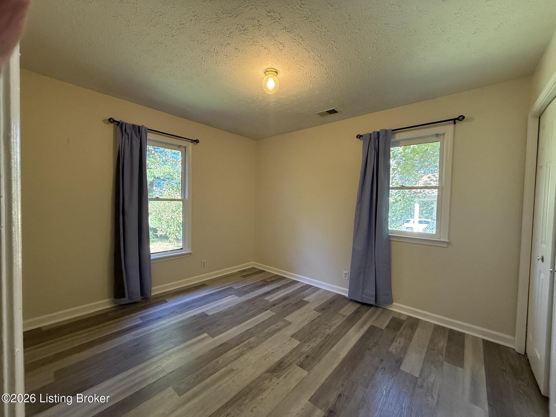 501 Oak Leaf Dr Property Photo 17